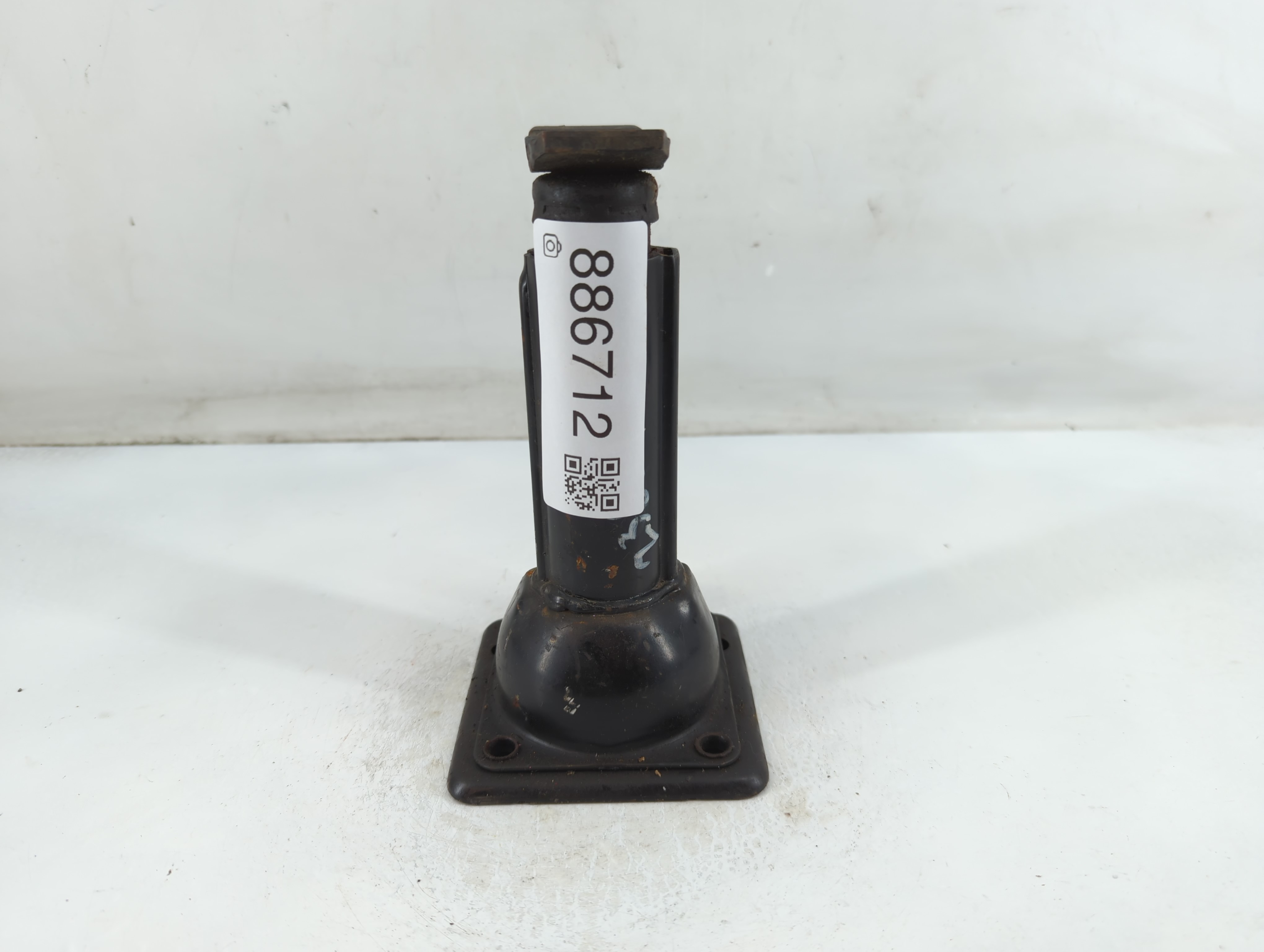 2005 Gmc Envoy Xl Spare Scissor Car Jack 886712 - Oemusedautoparts1.com