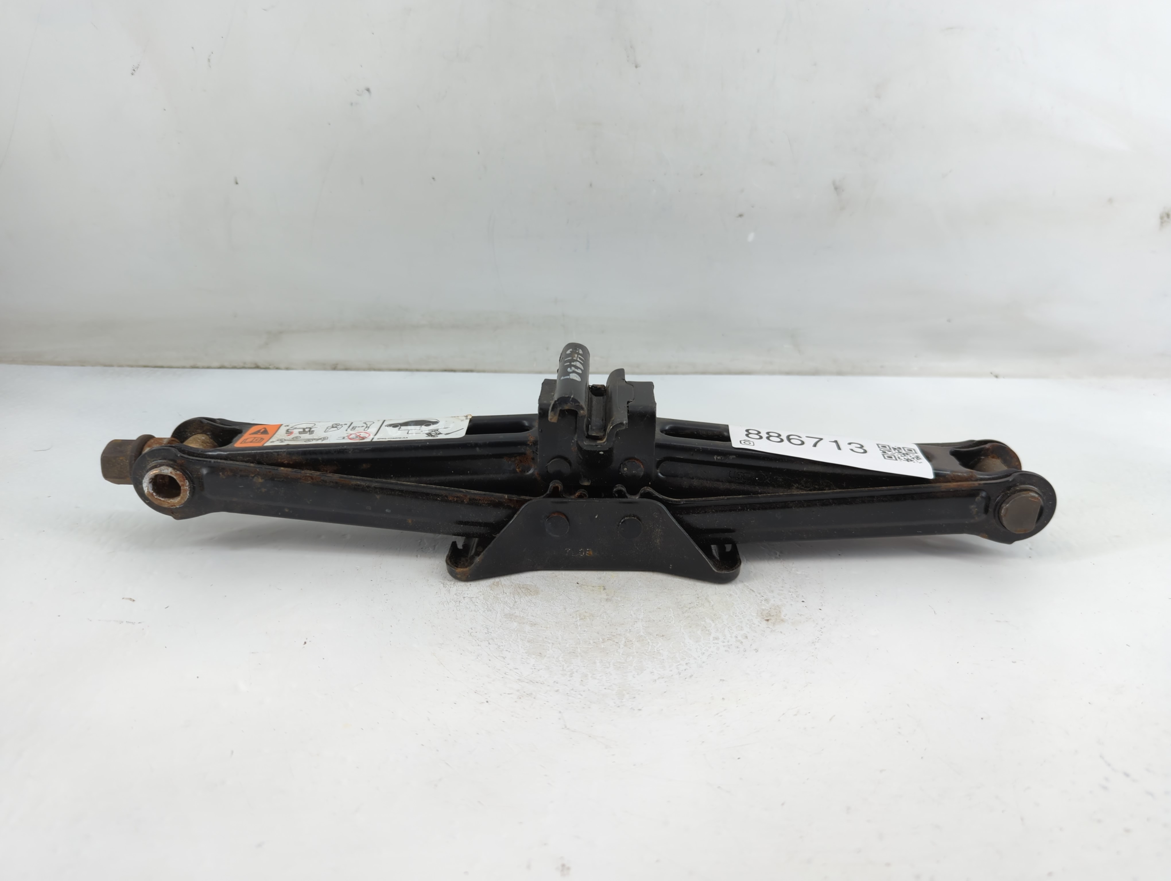 2008 Ford Taurus Spare Scissor Car Jack 886713 - Oemusedautoparts1.com