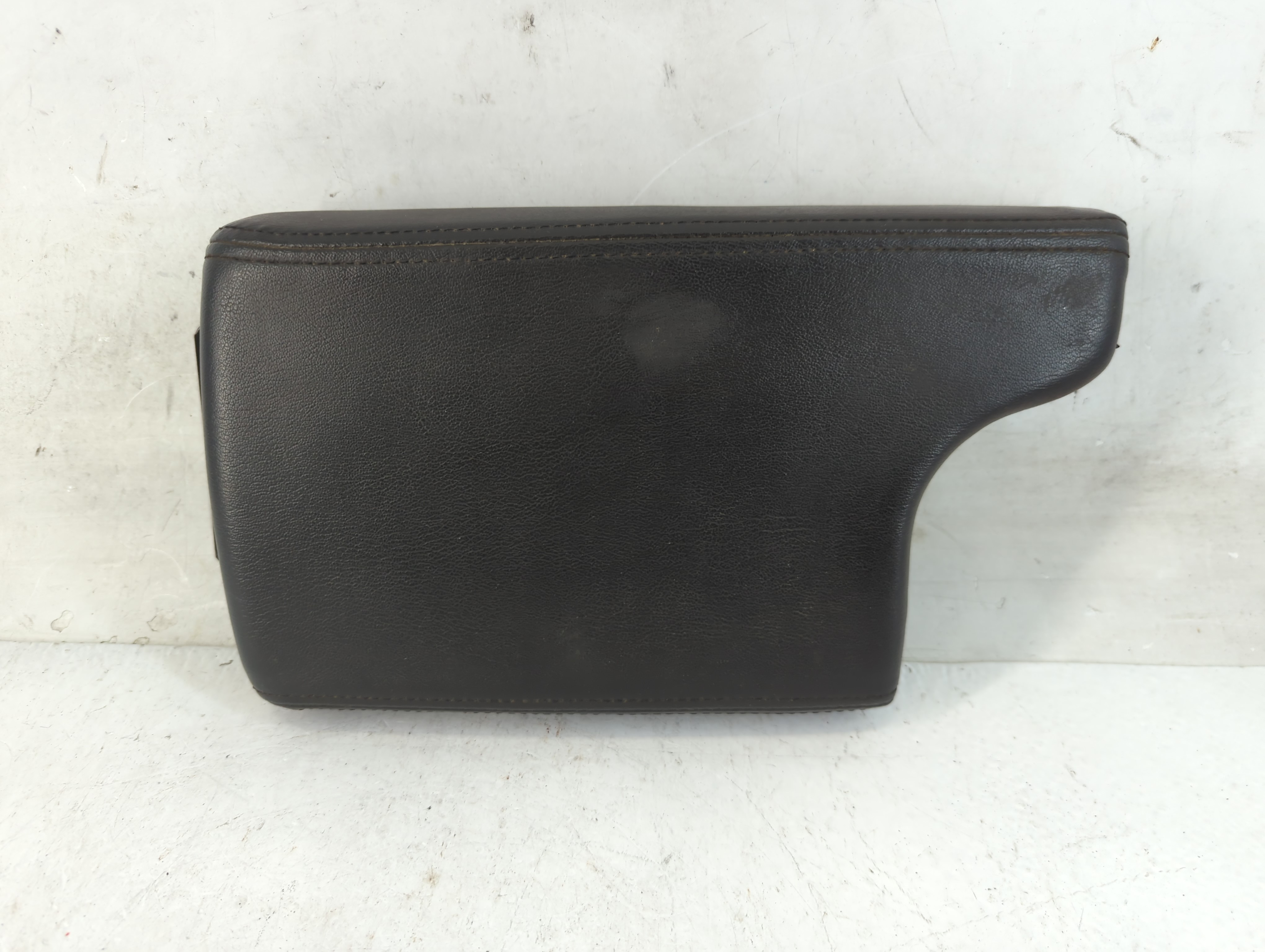 2006-2008 Pontiac Grand Prix Center Console Armrest Cover Lid Black 886719 - Oemusedautoparts1.com