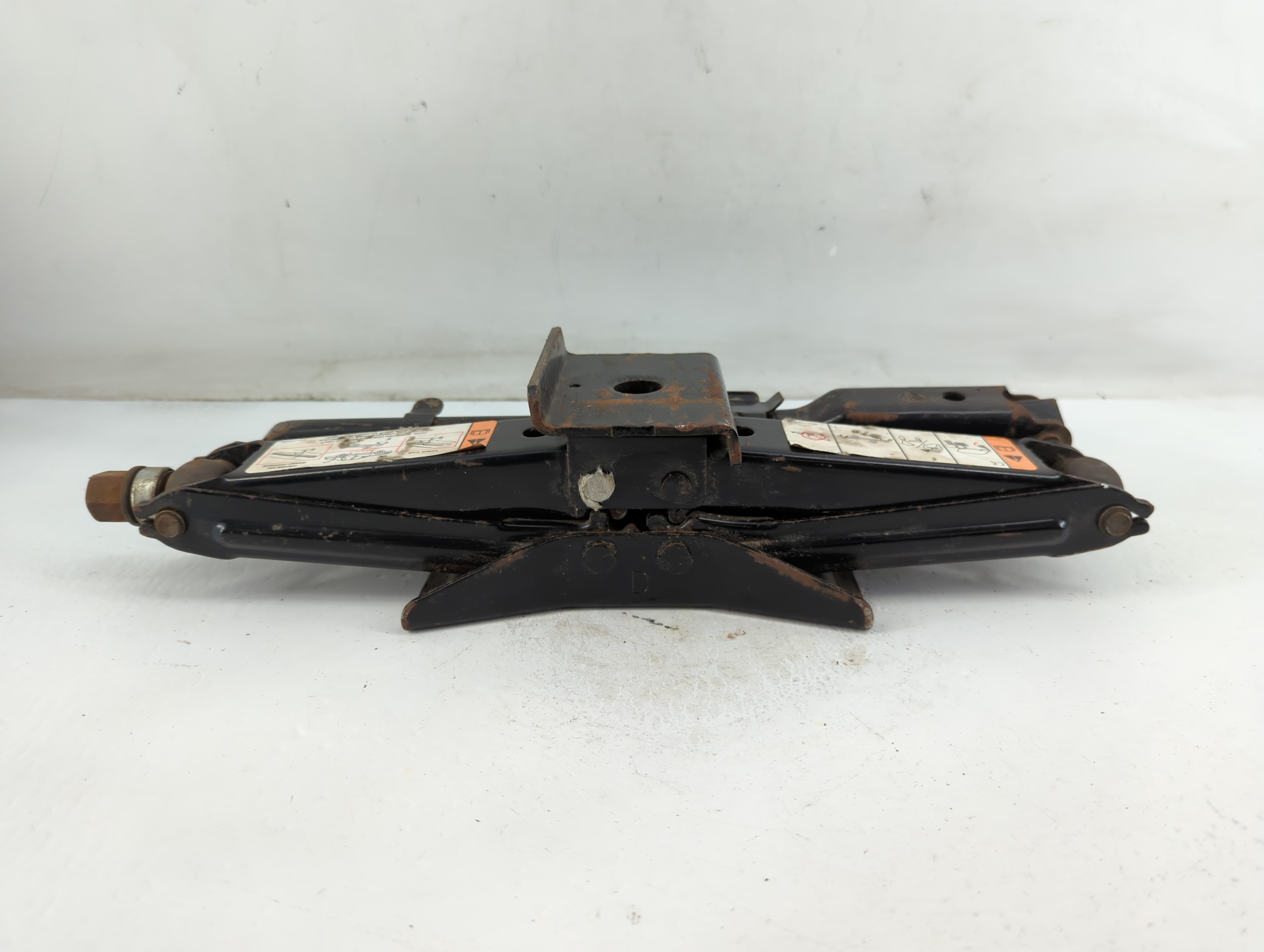 2003 Lincoln Town Car Spare Scissor Car Jack 886720 - Oemusedautoparts1.com