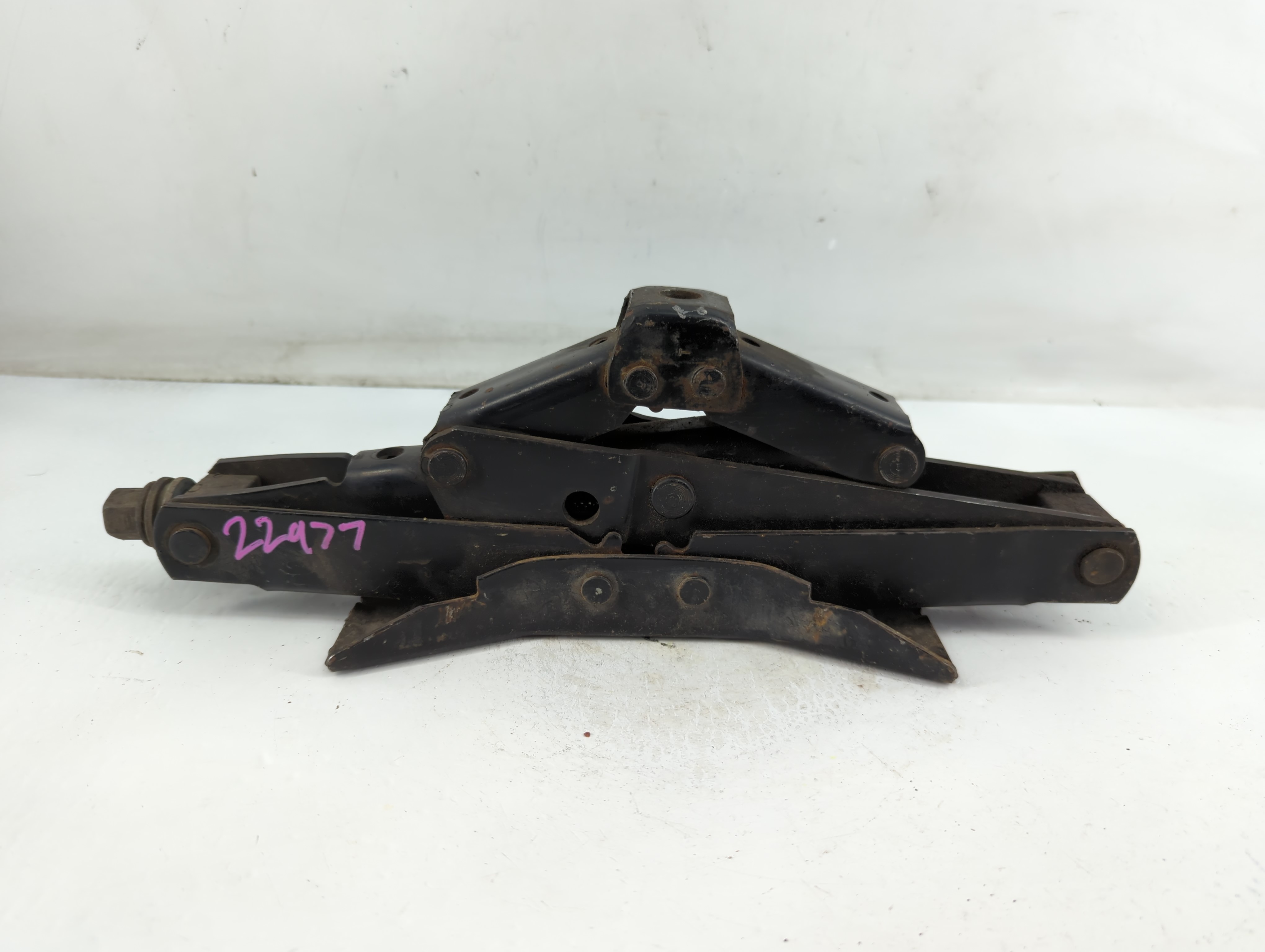 1994 Chrysler Voyager Spare Scissor Car Jack 886726 - Oemusedautoparts1.com