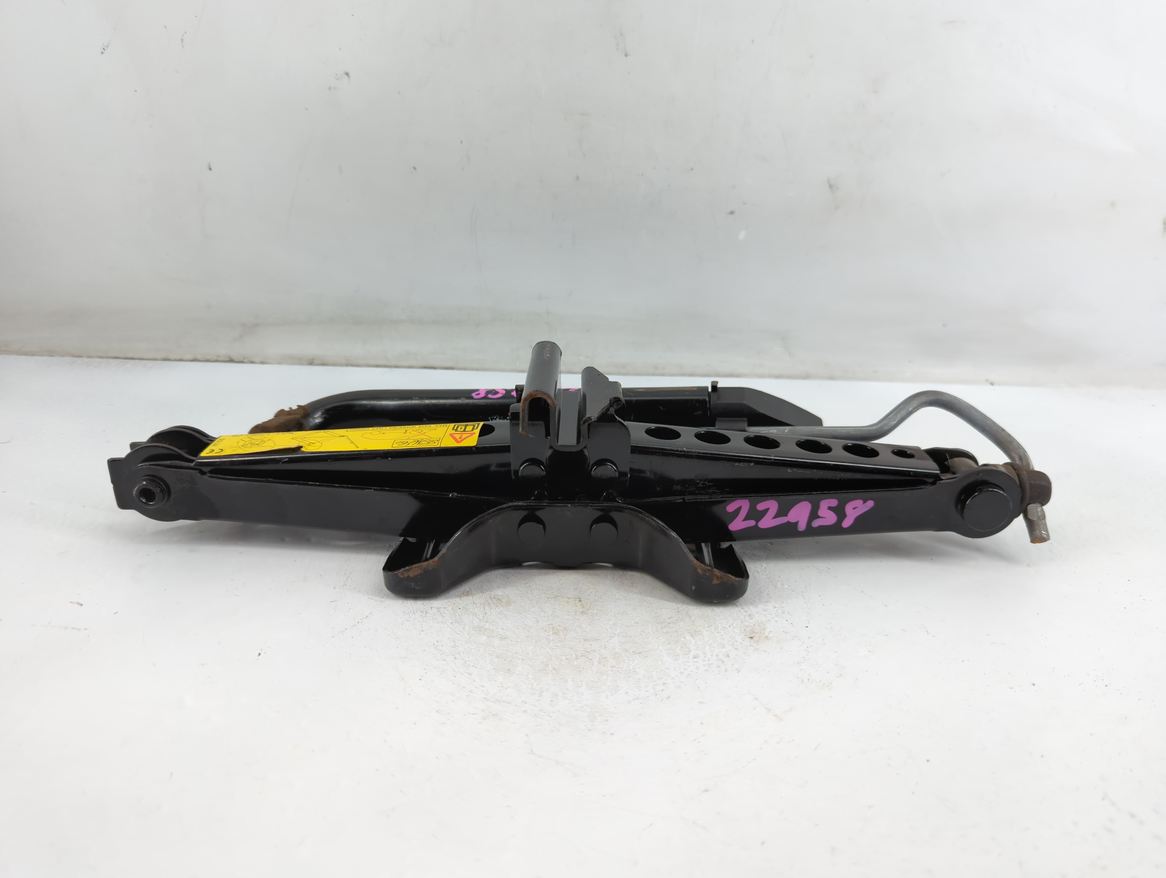 2005 Volvo V40 Spare Scissor Car Jack 886728 - Oemusedautoparts1.com