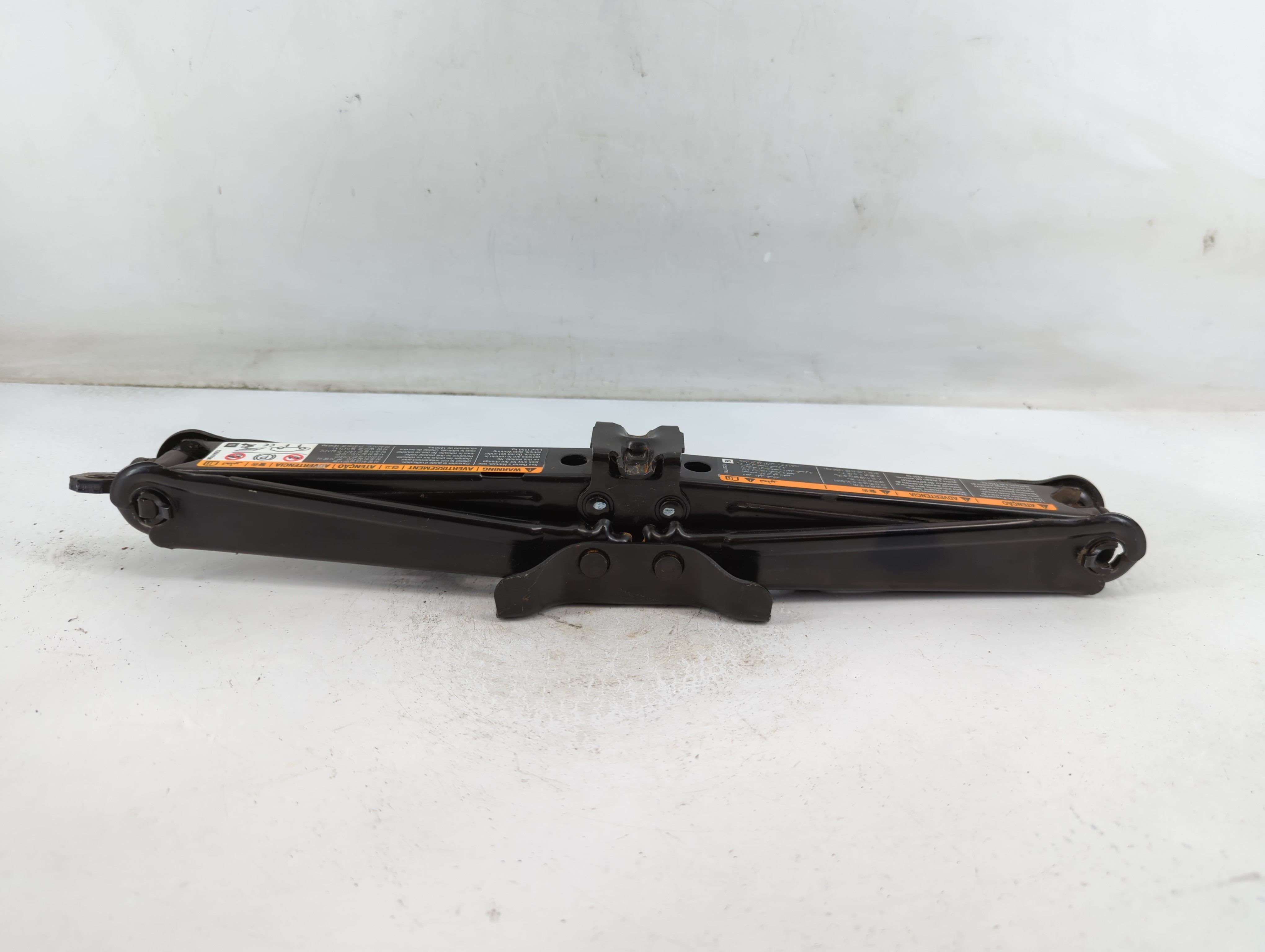 2016 Chevrolet Cruze Spare Scissor Car Jack 886743 - Oemusedautoparts1.com