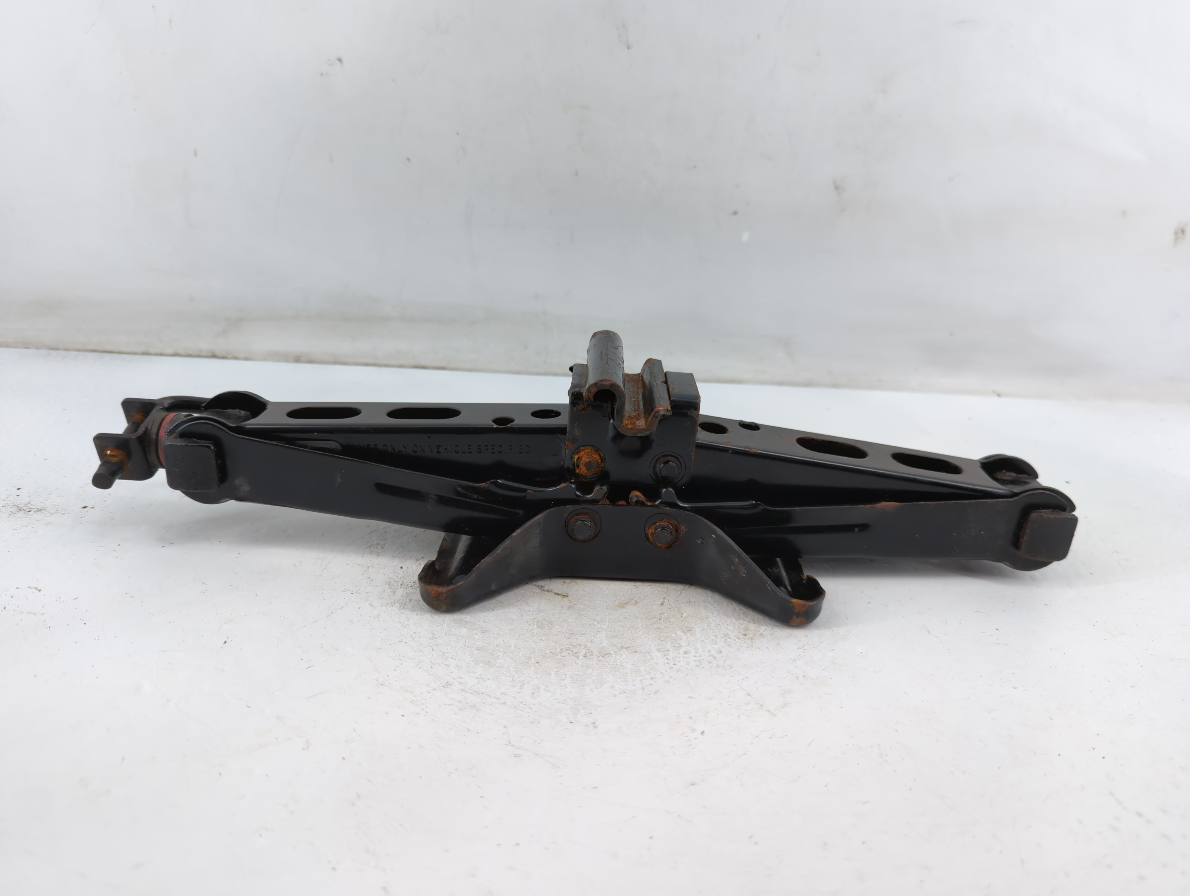 2005 Chevrolet Cavalier Spare Scissor Car Jack 886744 - Oemusedautoparts1.com