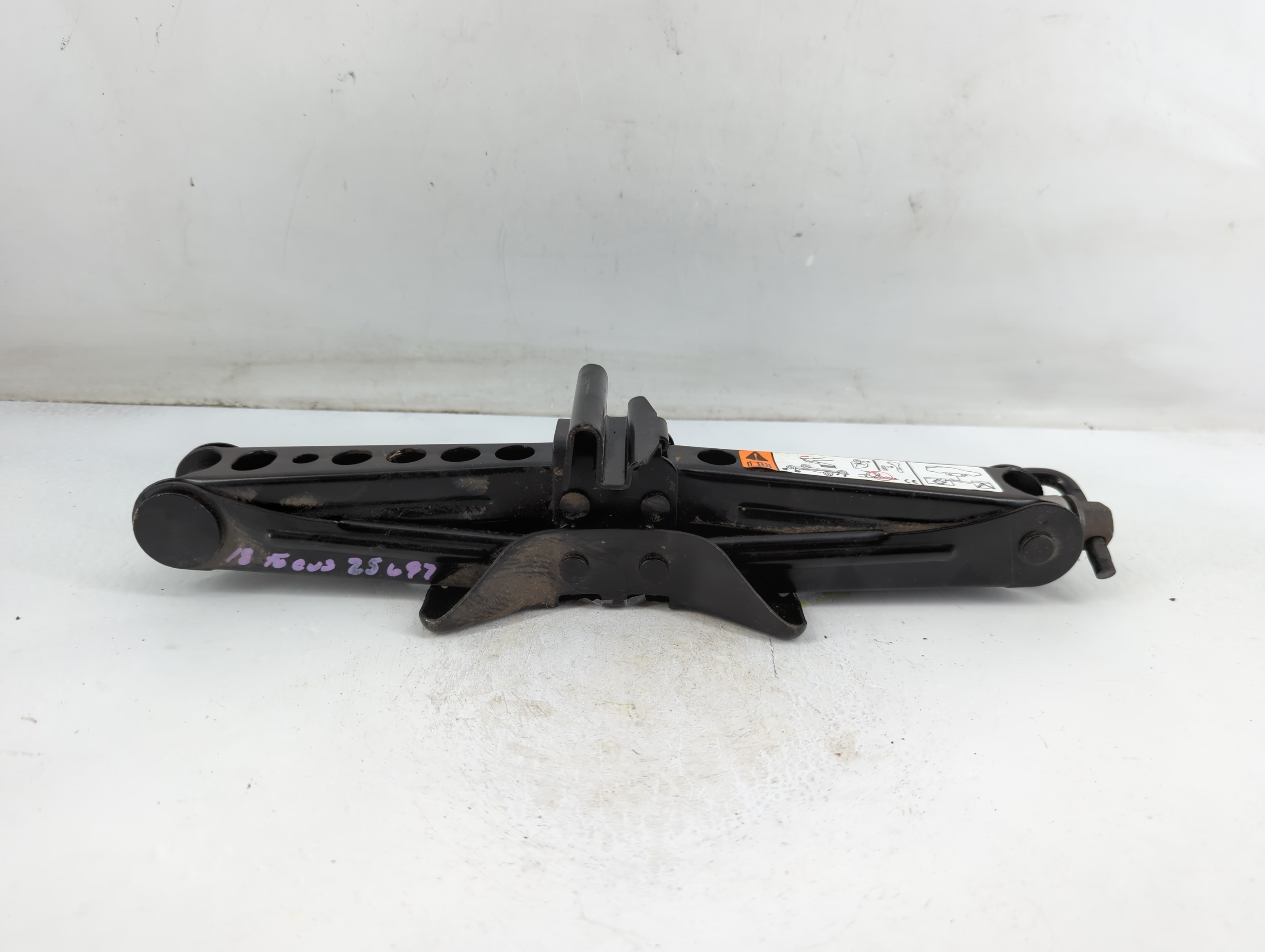 2018 Ford Focus Spare Scissor Car Jack 886749 - Oemusedautoparts1.com