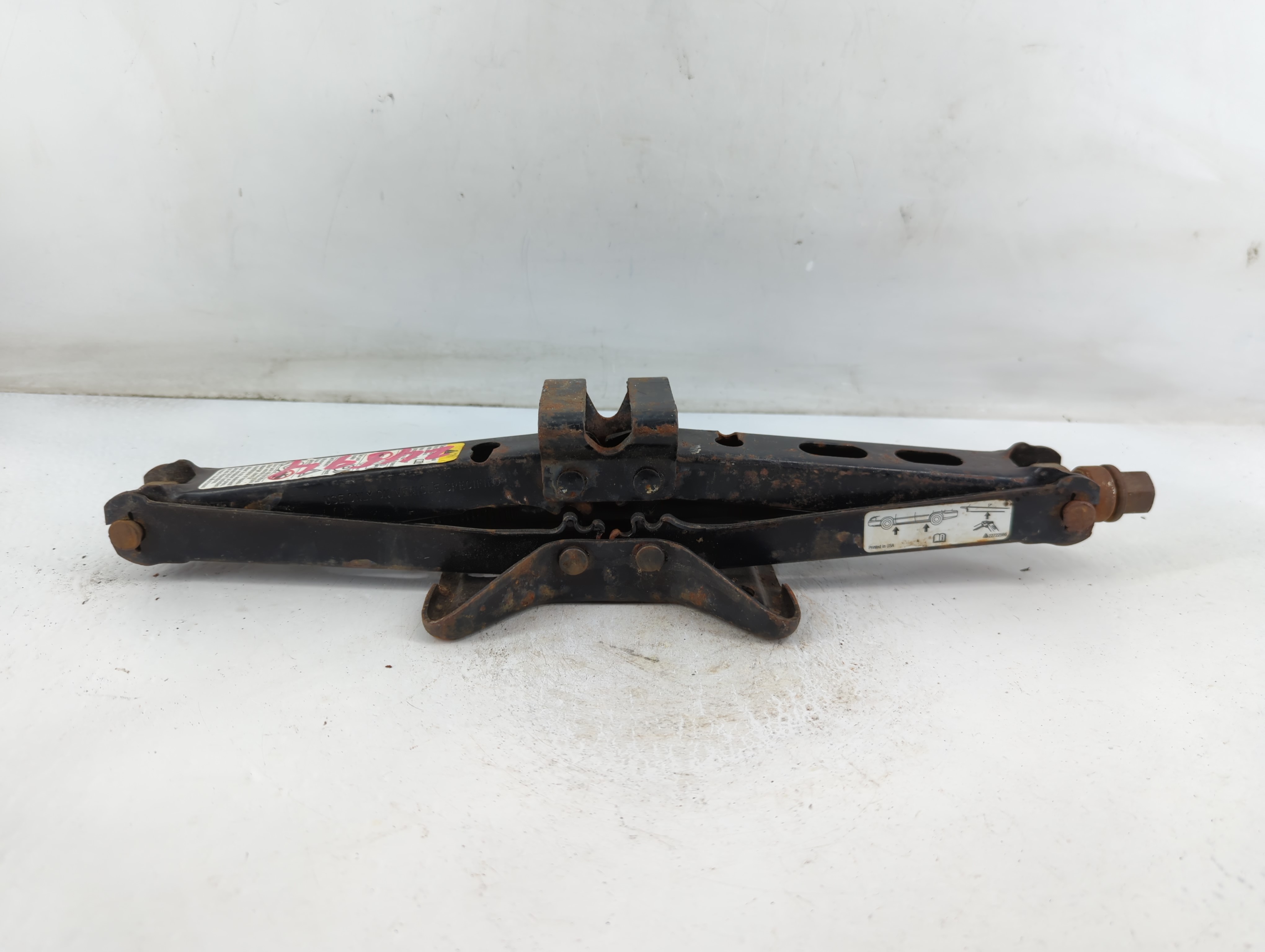2006 Pontiac Grand Prix Spare Scissor Car Jack 886751 - Oemusedautoparts1.com