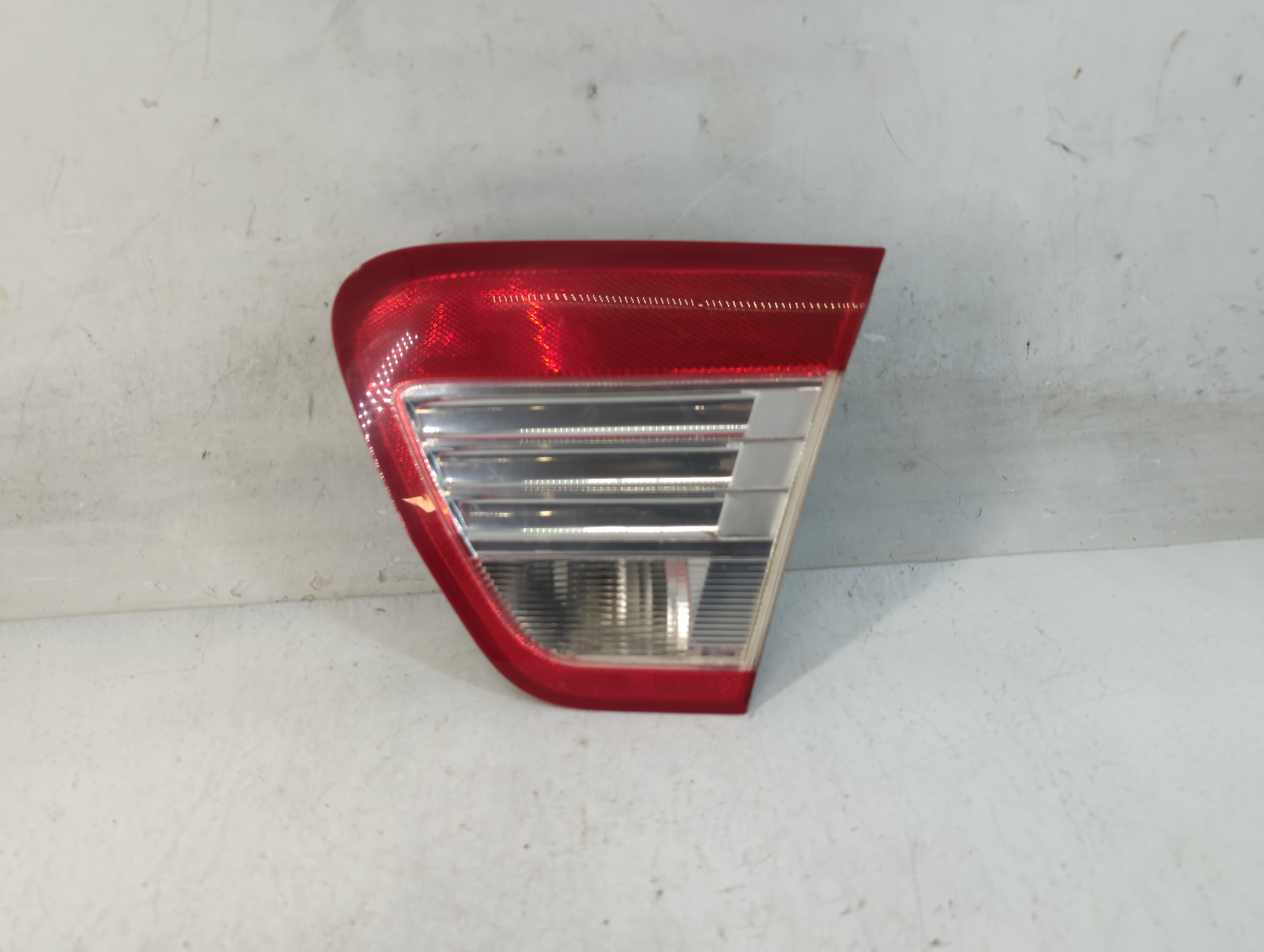 2006-2009 Mercury Milan Rear Center Lid Brake Light Tail Light 886764 - Oemusedautoparts1.com