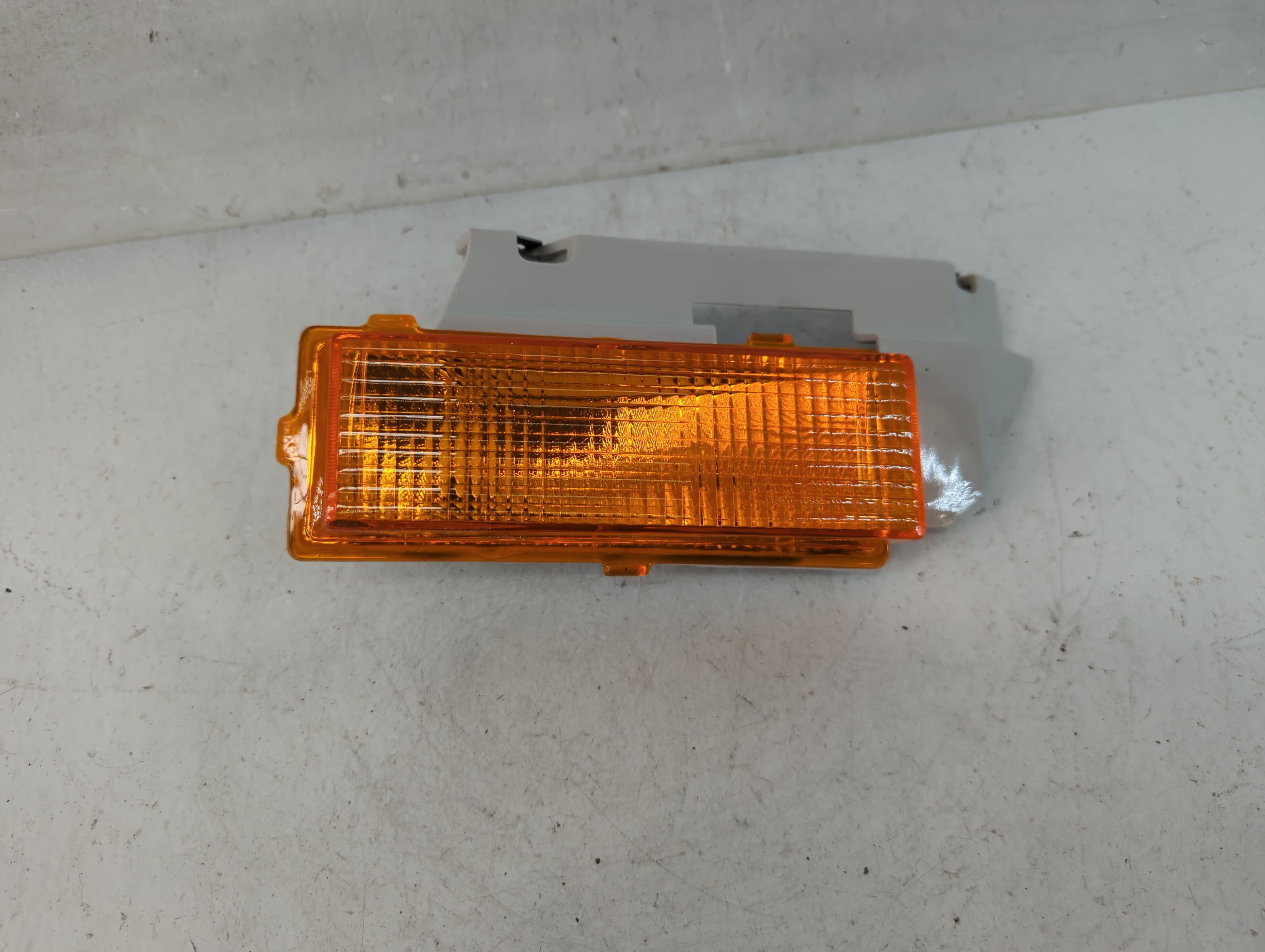 Picture of 1994 Oldsmobile 88 Driver Left Oem Fog Light Lamp 886781