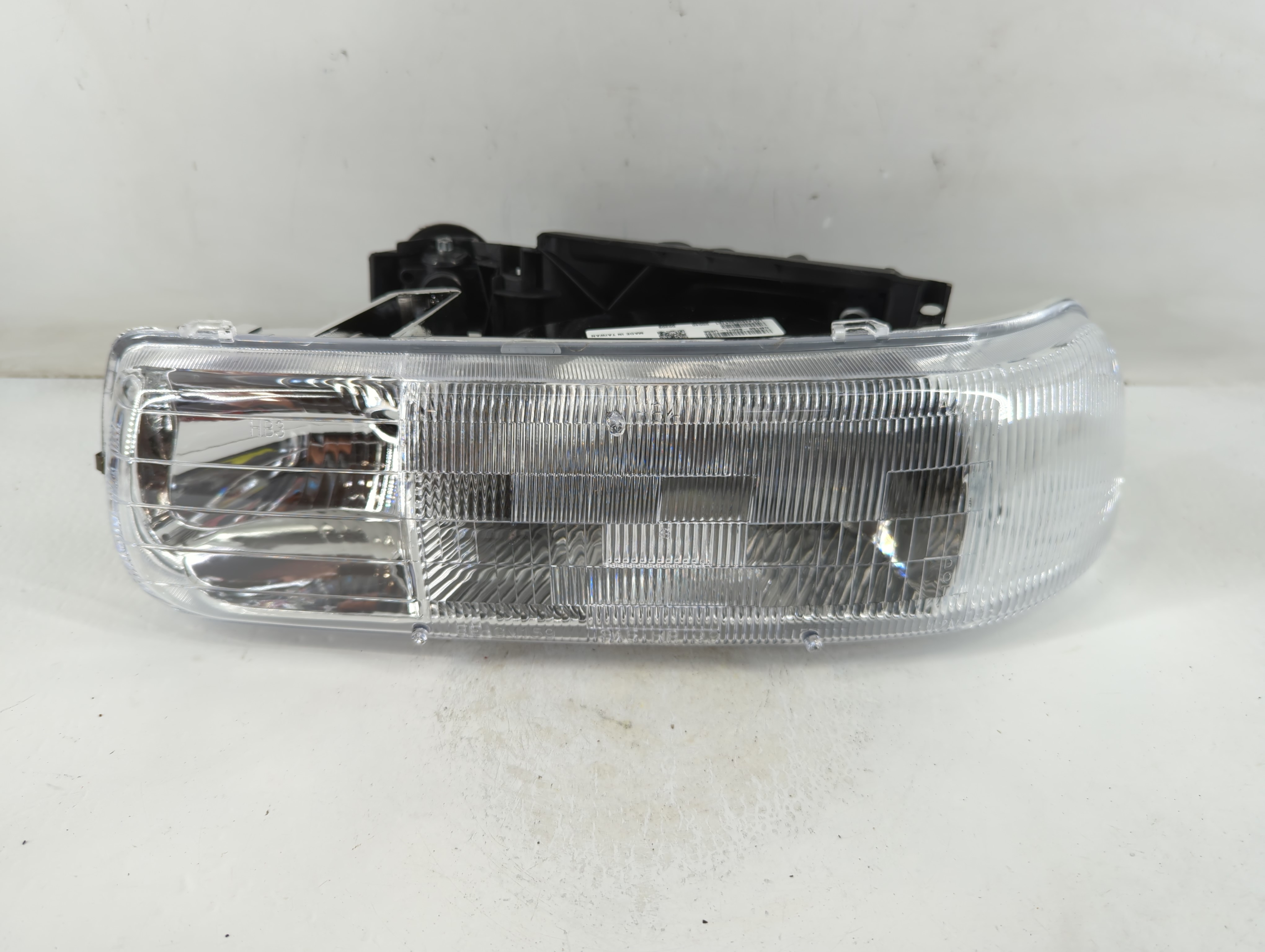 2000 Chevrolet Suburban 2500 Driver Left Oem Head Light Headlight Lamp 886792 - Oemusedautoparts1.com