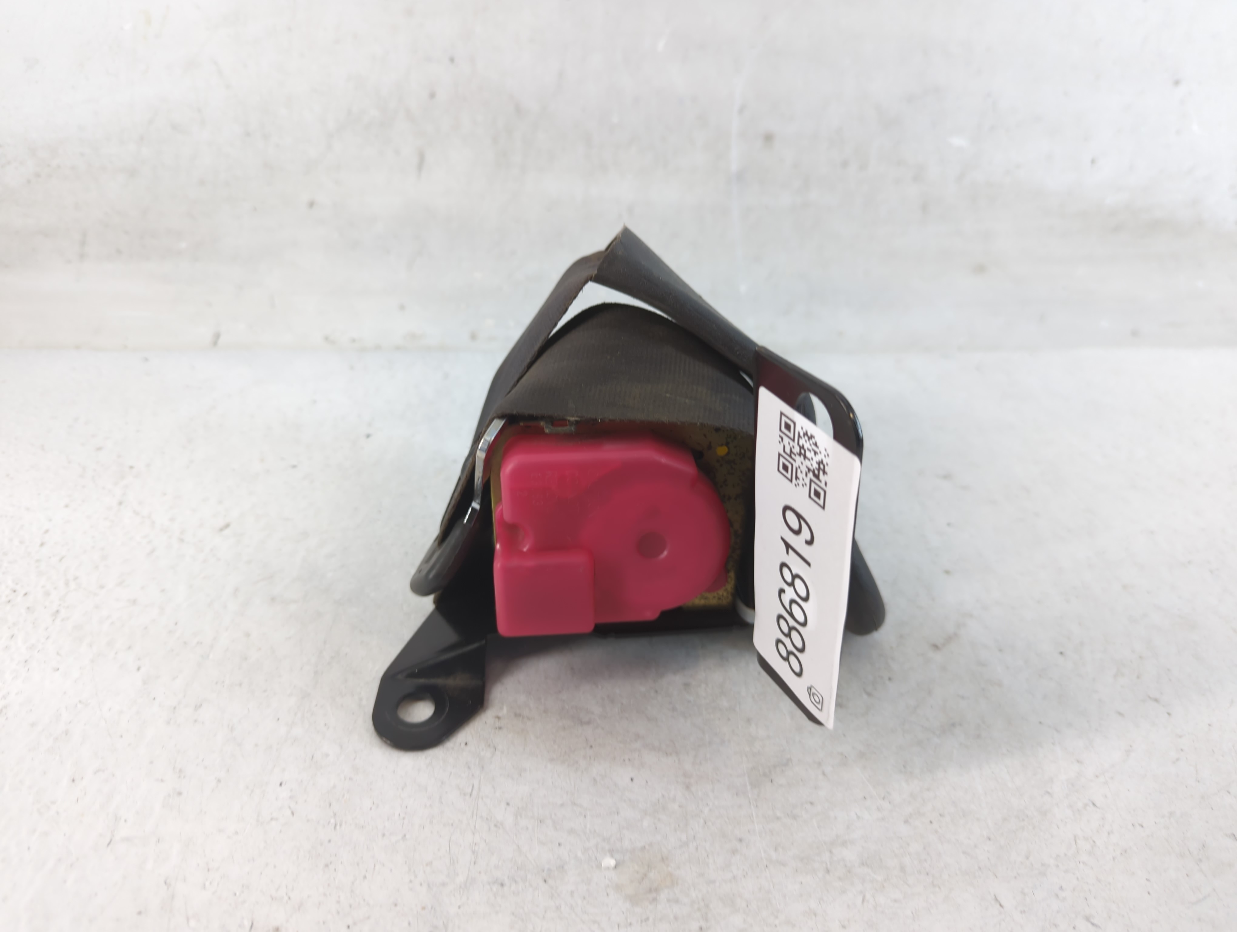 2001-2004 Ford Mustang Driver Left Seat Belt Front Retractor 886819 - Oemusedautoparts1.com