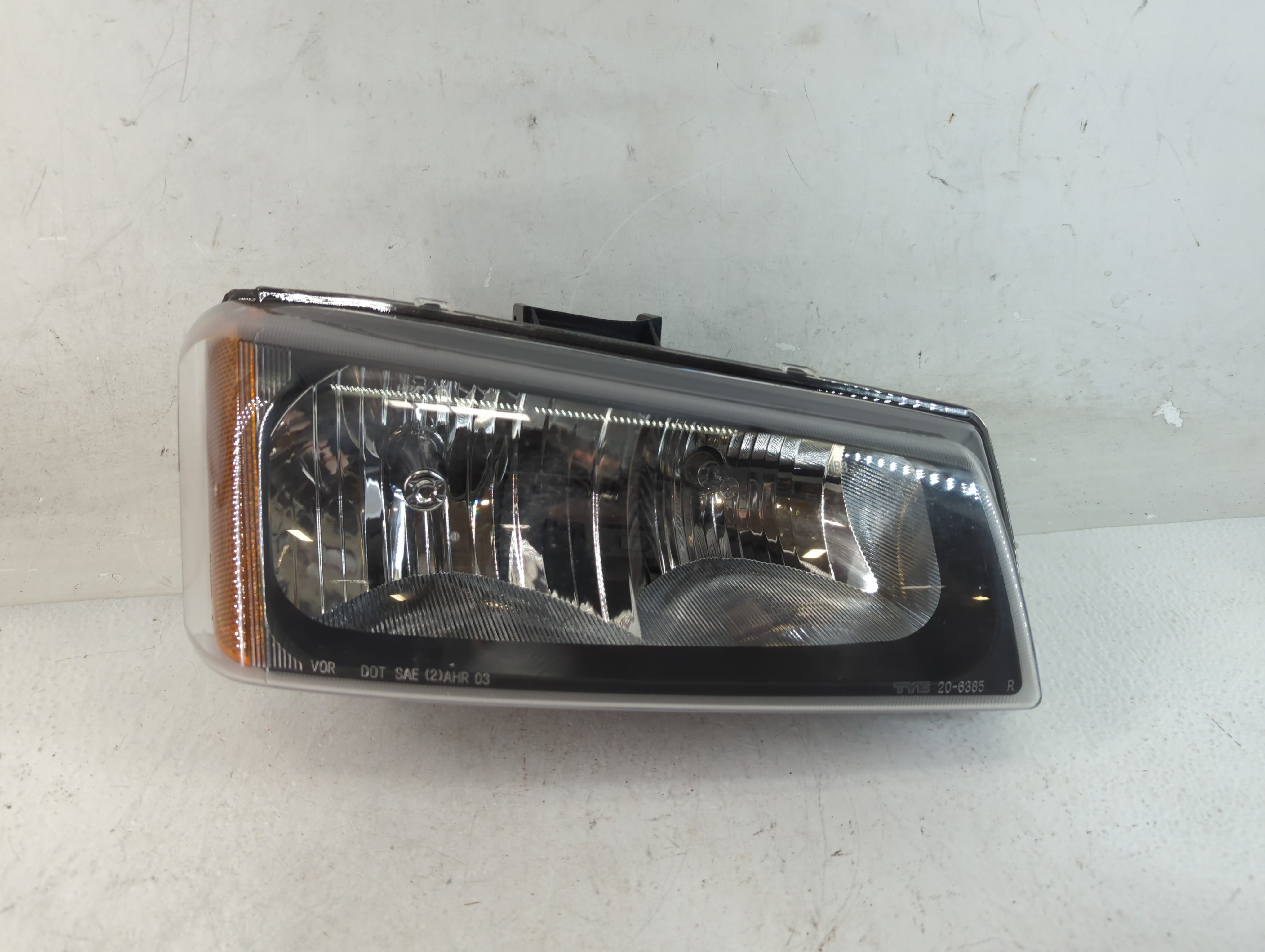 2005 Chevrolet Silverado 1500 Passenger Right Oem Head Light Headlight Lamp 886822 - Oemusedautoparts1.com