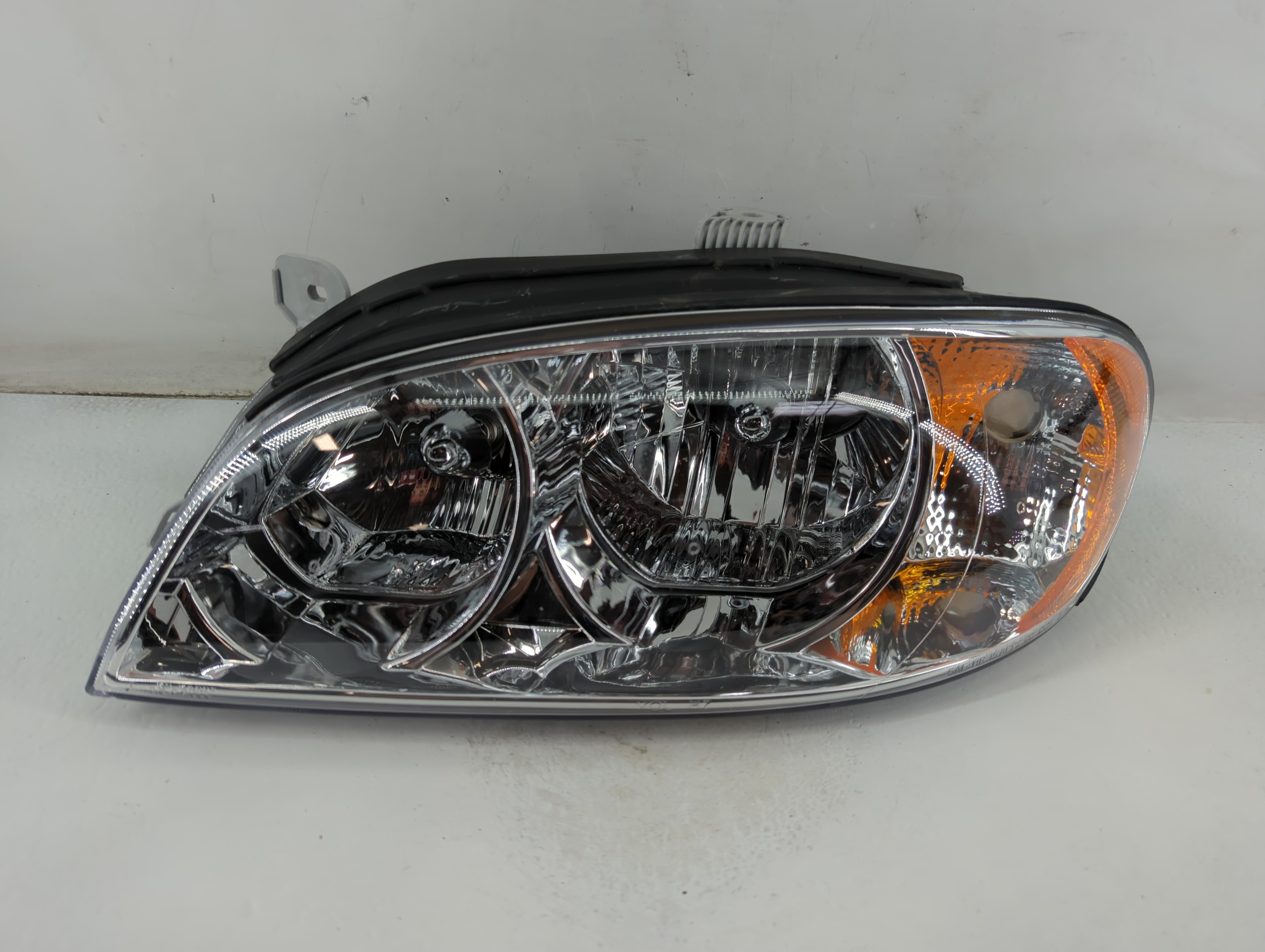 Picture of 2002-2004 Kia Spectra Driver Left Oem Head Light Headlight Lamp 886839