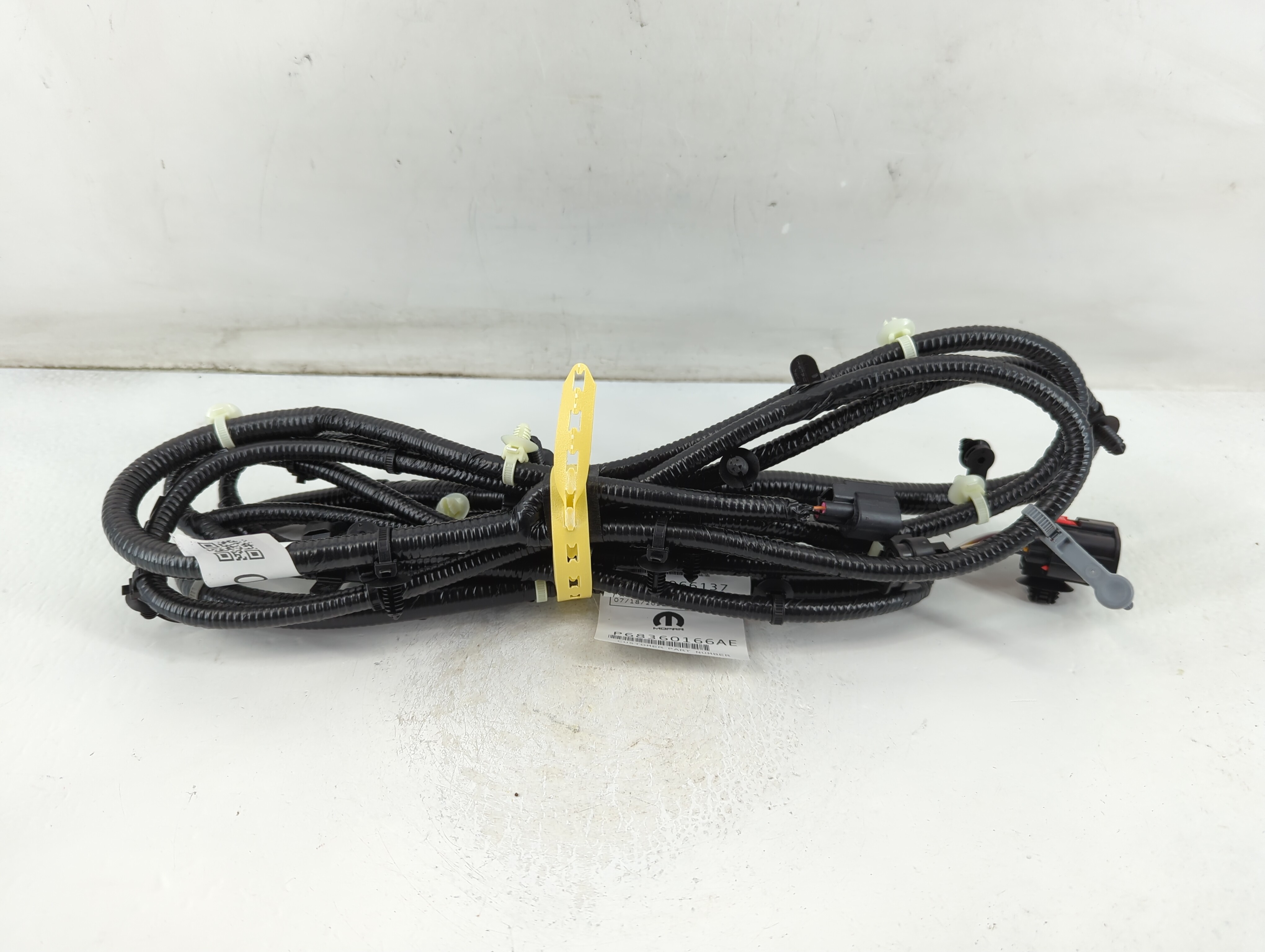 2017-2020 Chrysler Pacifica Front Bumper - Oem 886840 - Oemusedautoparts1.com