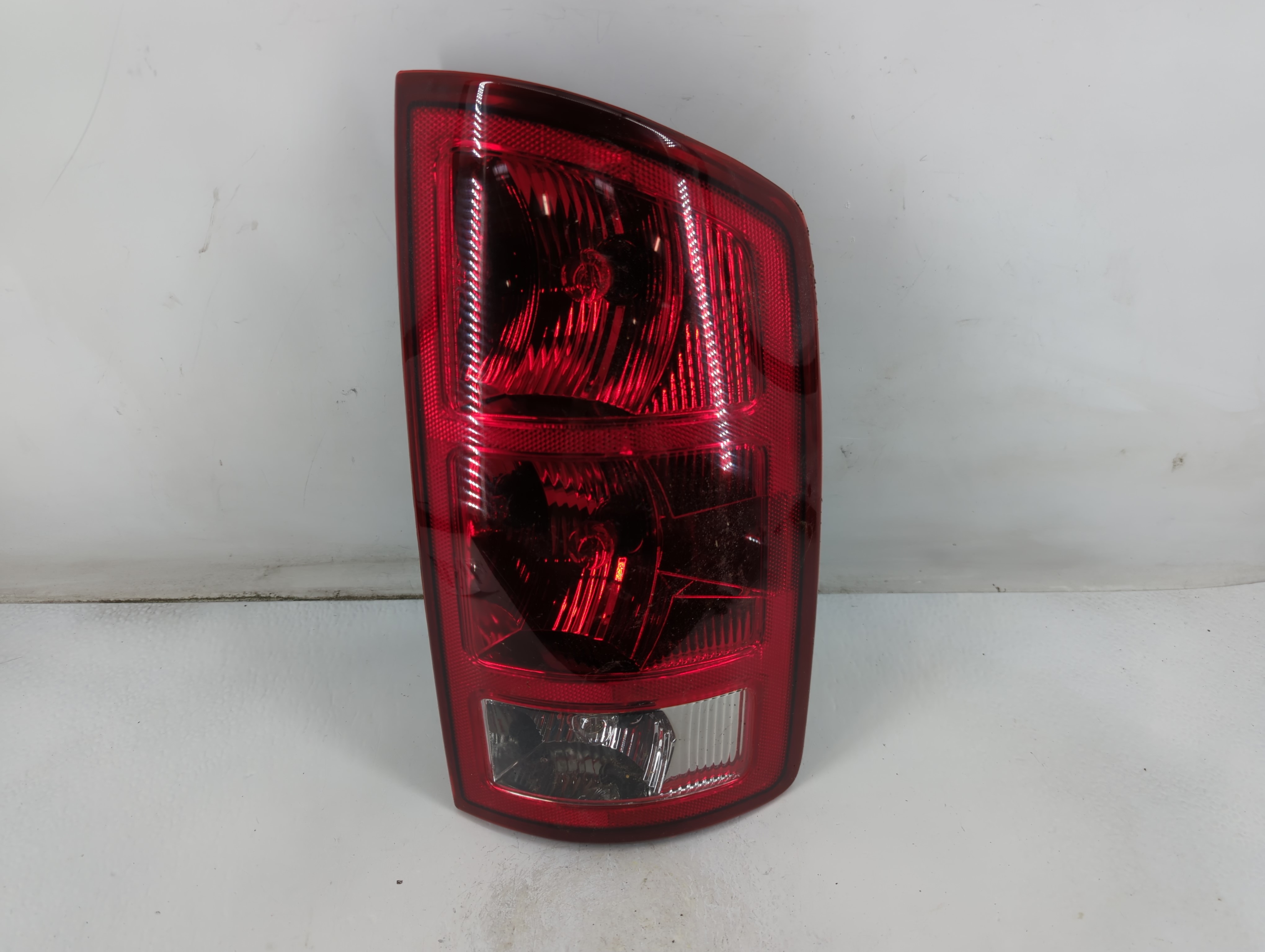 Dodge Ram 3500 Passenger Right Side Tail Light Taillight Oem 886842 - Oemusedautoparts1.com