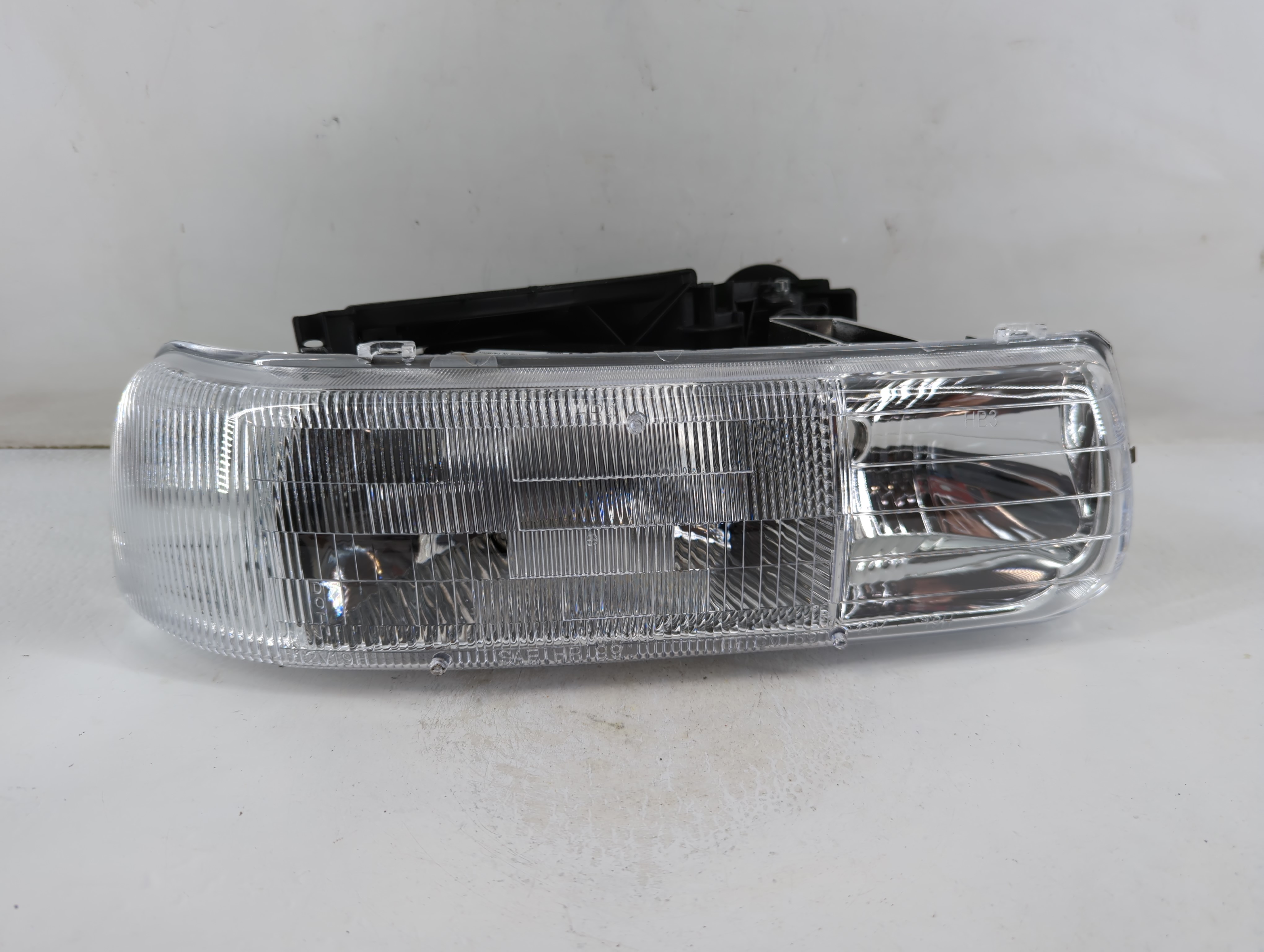 2005 Chevrolet Silverado 1500 Driver Left Oem Head Light Headlight Lamp 886857 - Oemusedautoparts1.com