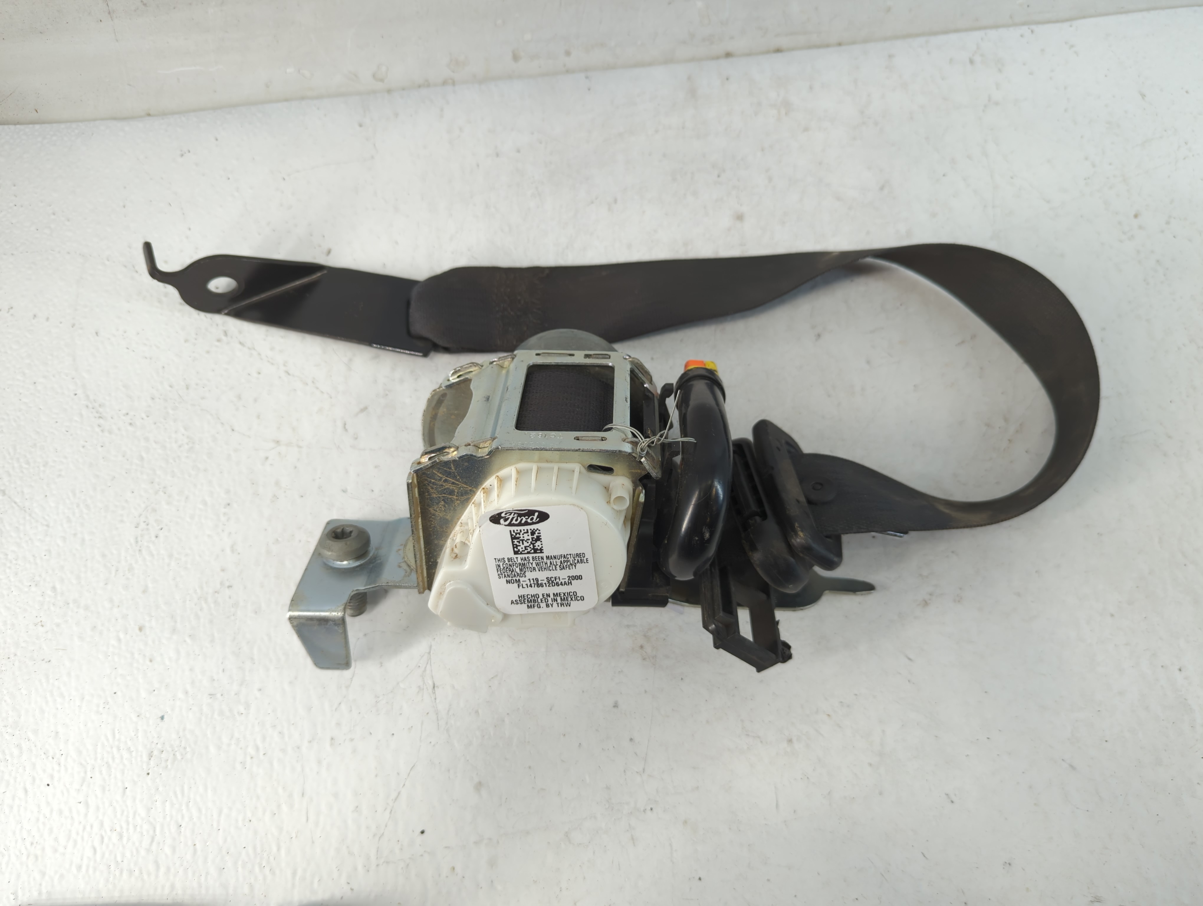Picture of 2016 Ford Expedition Passenger Front Seatbelt Buckle 886875