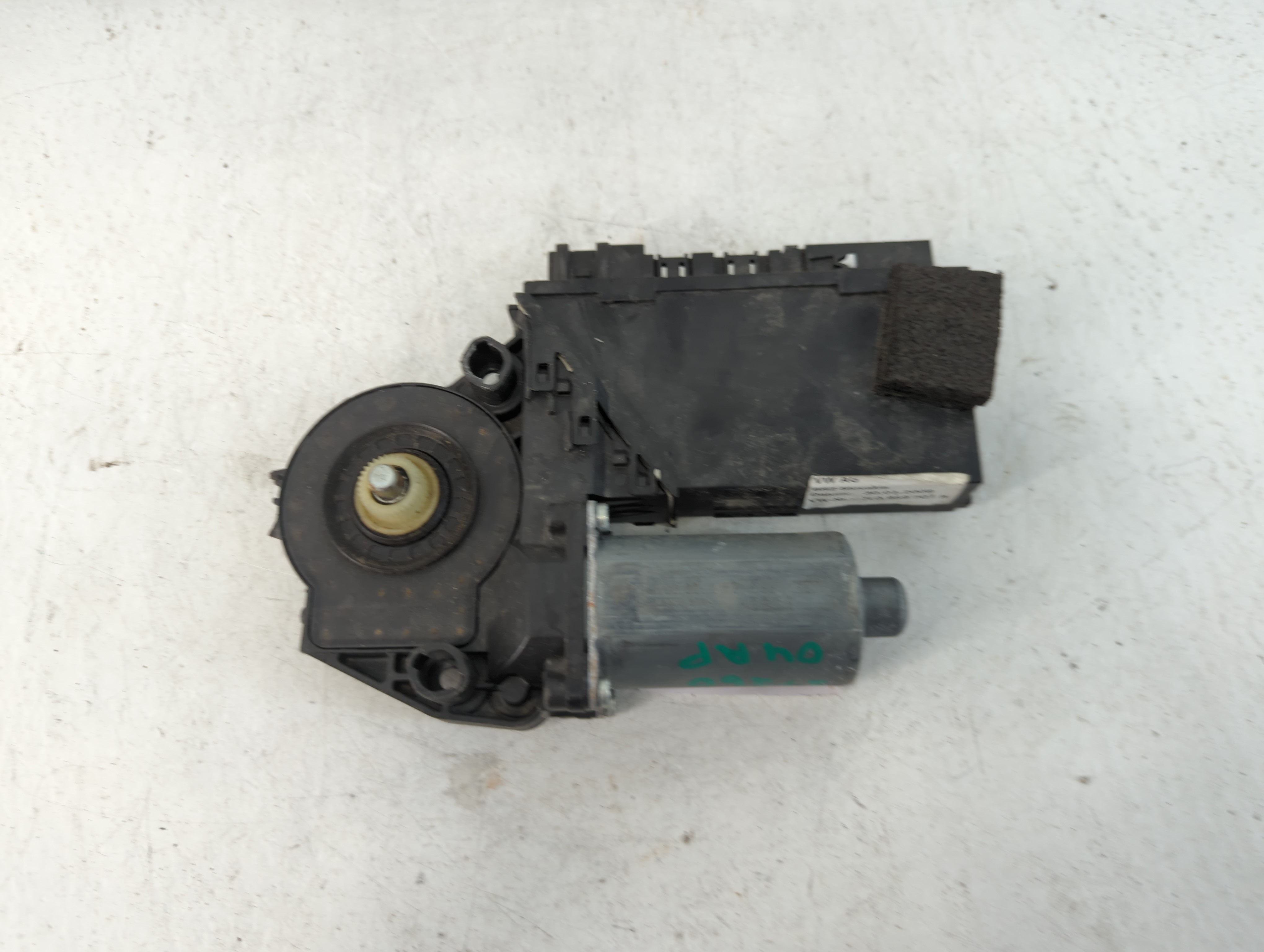 2010 Volkswagen Touareg window regulator motor control 886903 - Oemusedautoparts1.com