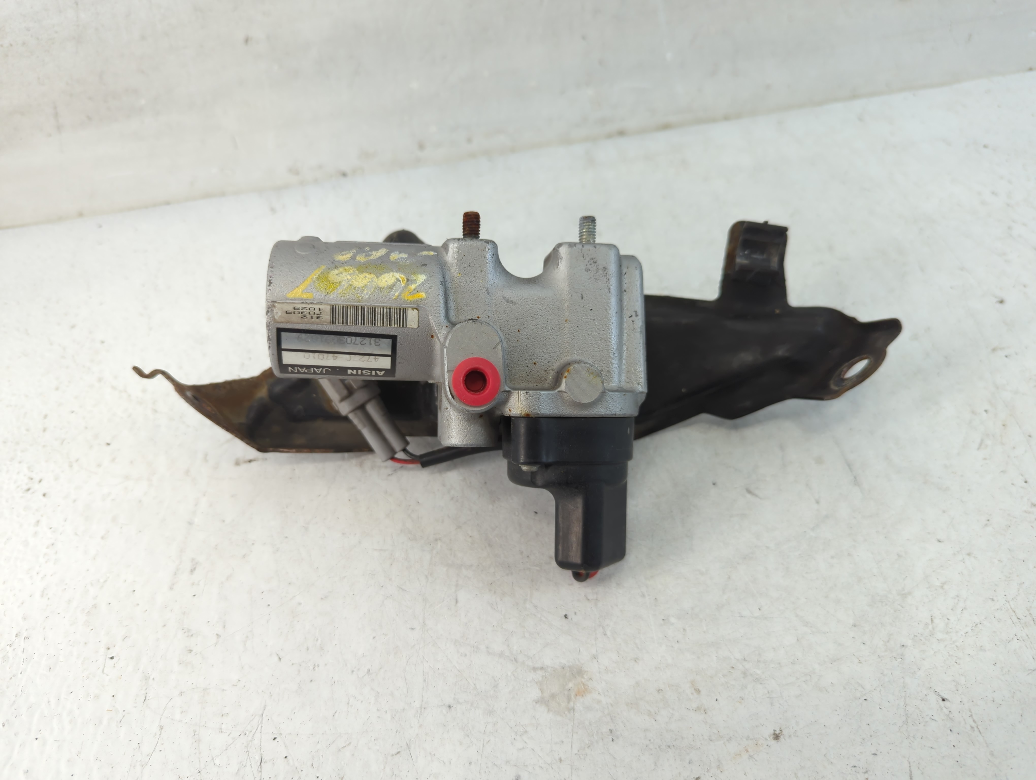 2004-2009 Toyota Prius Brake Master Cylinder 886906 - Oemusedautoparts1.com