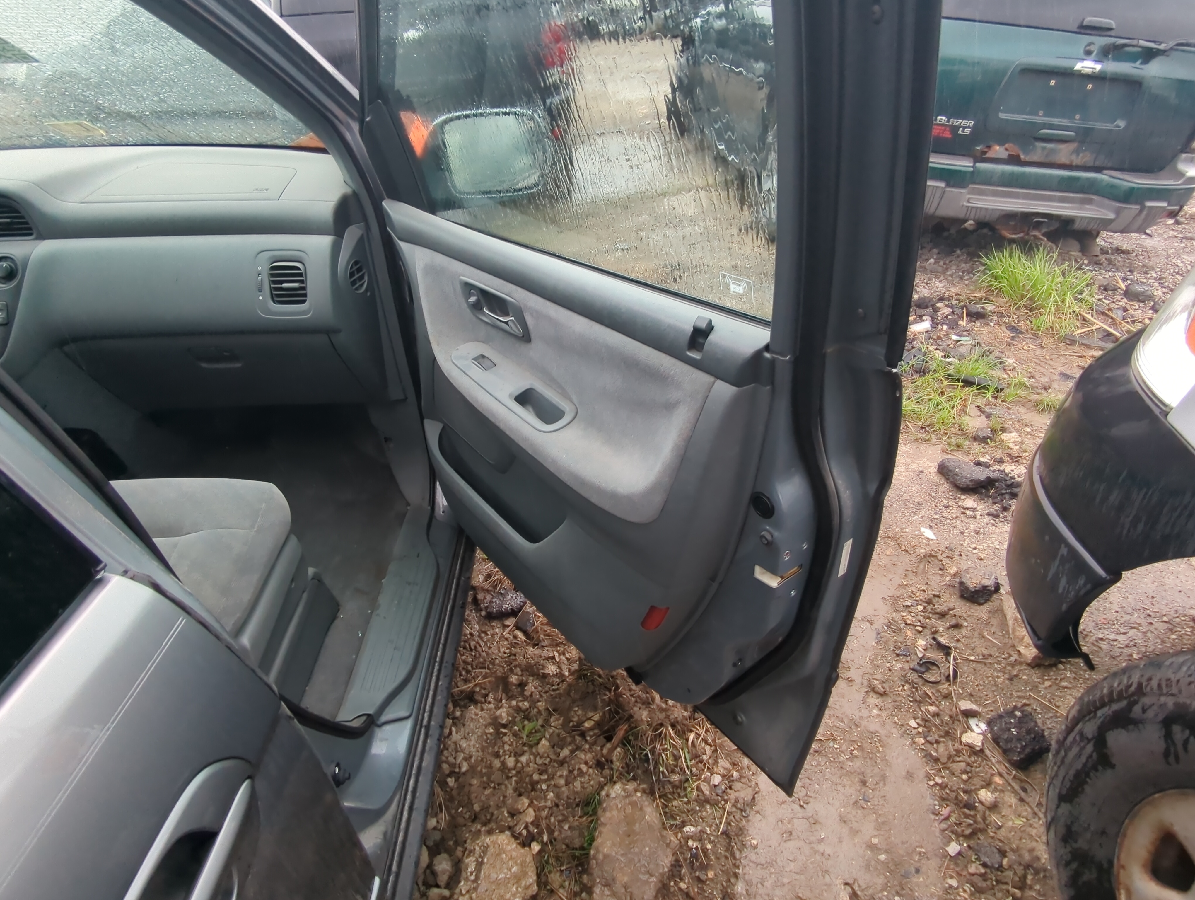 2002 Honda Odyssey Front Right Passenger Interior Door Panel Trim 887222 - Oemusedautoparts1.com