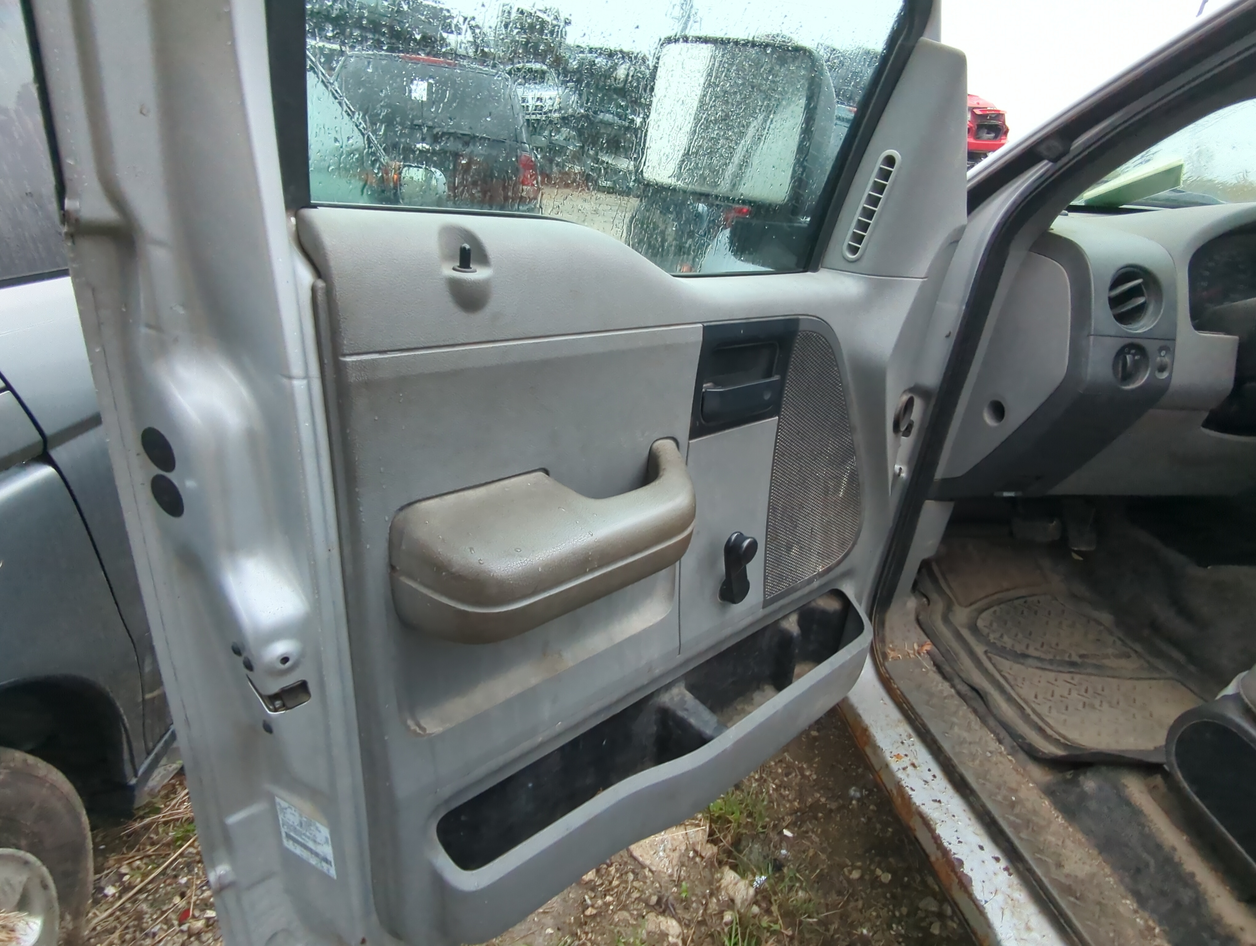 Picture of 2007 Ford F-150 Front Left Driver Interior Door Panel Trim 887333