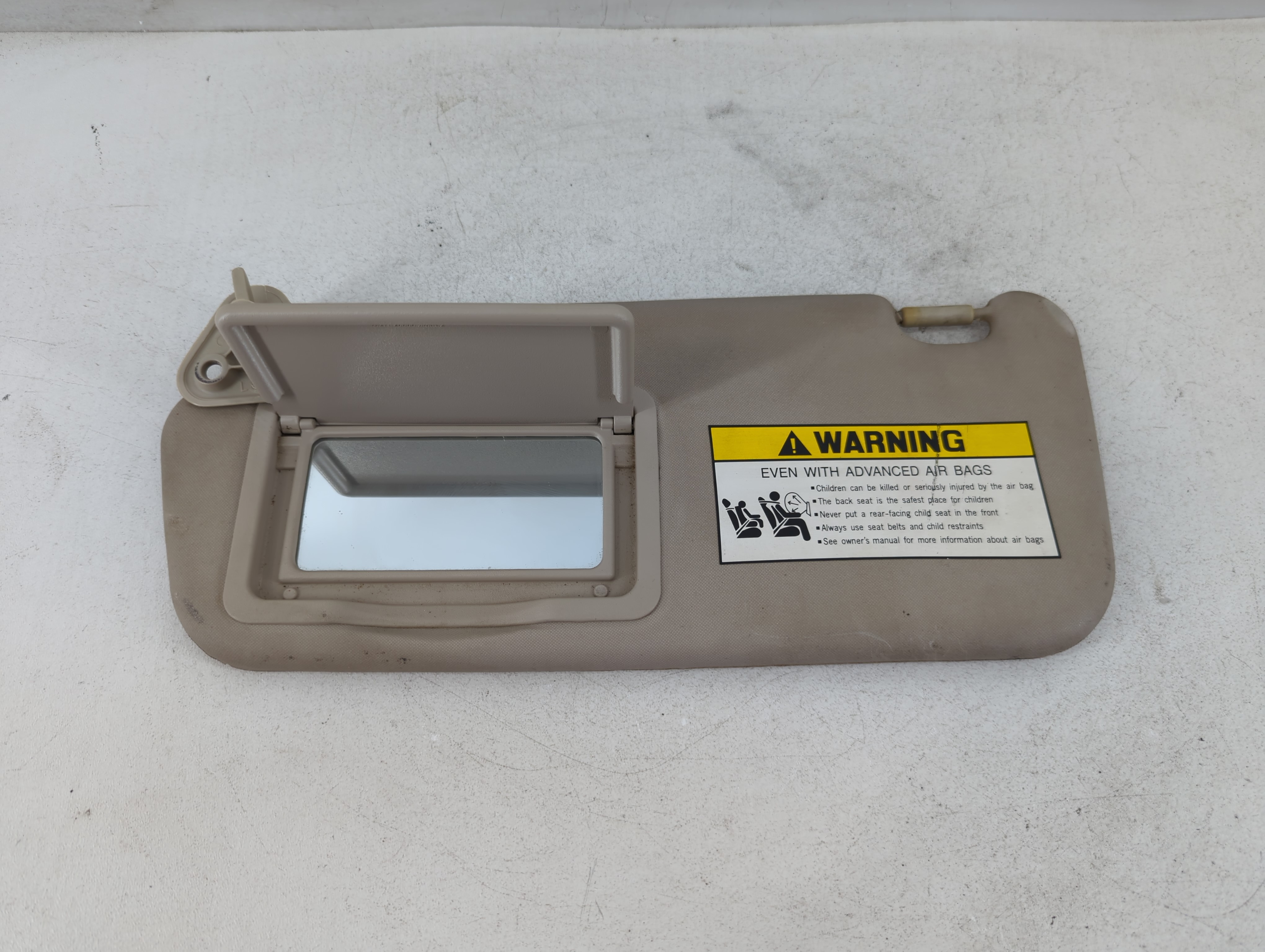 2001-2006 Hyundai Elantra Driver Sun Visor Mirror Left Sunvisor Beige 887401 - Oemusedautoparts1.com