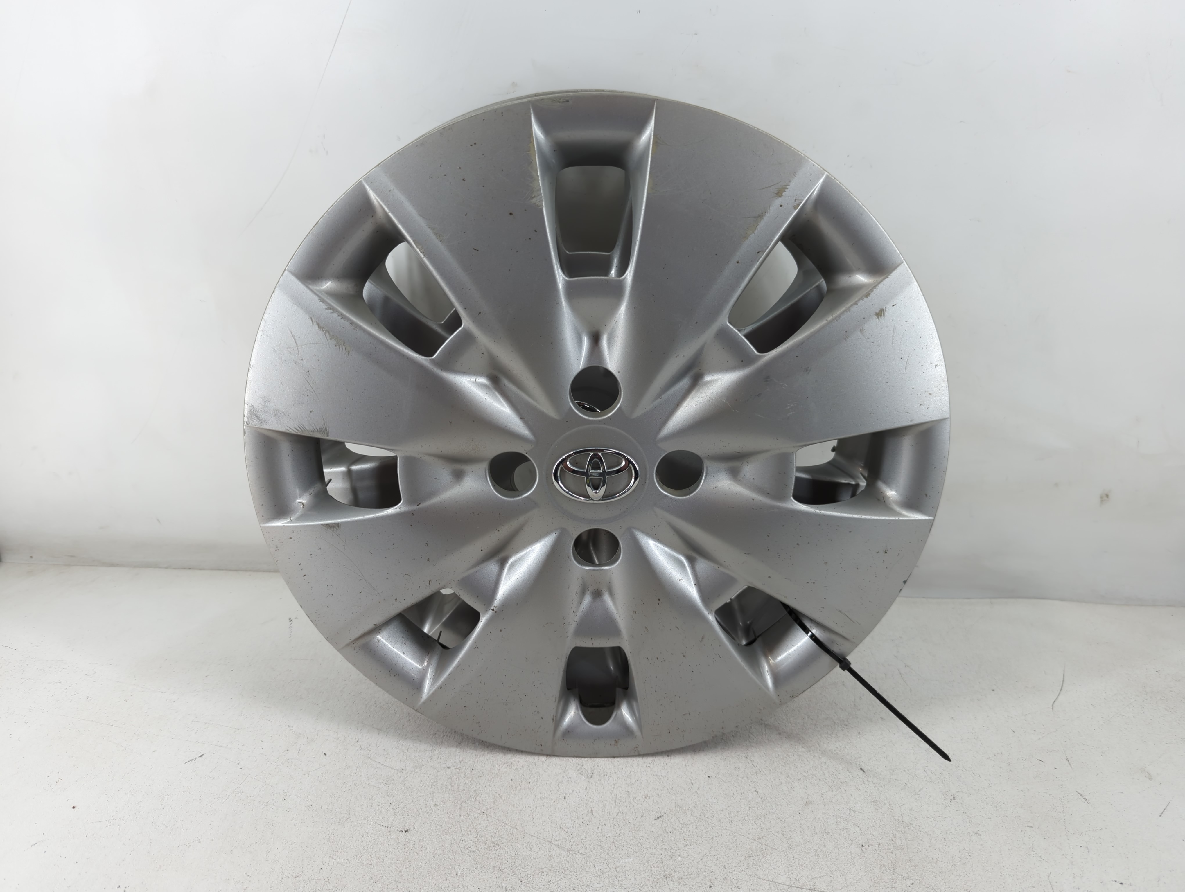 2012 Toyota Yaris Center Cap Oem 887526 - Oemusedautoparts1.com