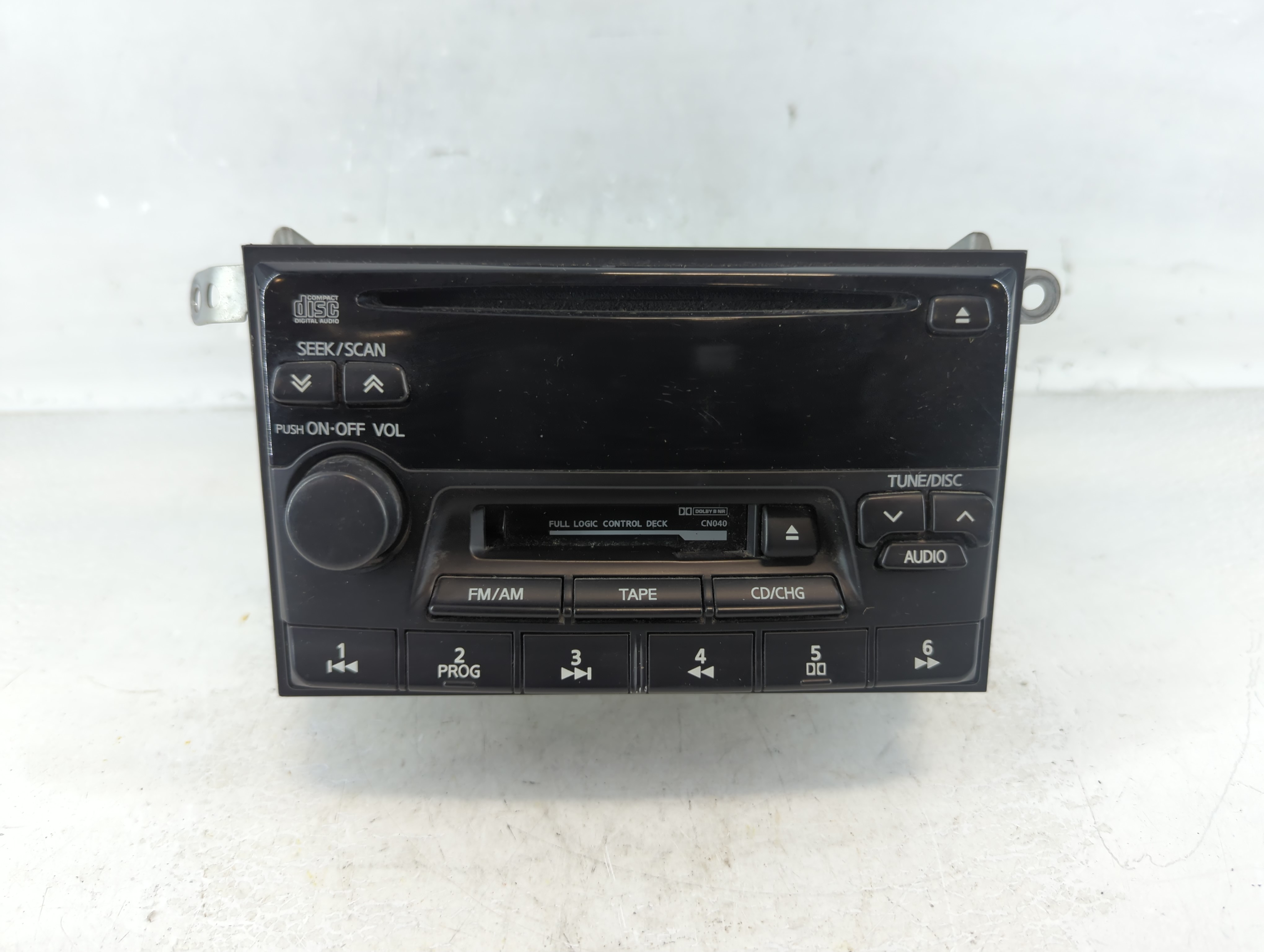 Picture of 2001-2004 Nissan Pathfinder Am Fm Cd Player Radio Receiver 887554