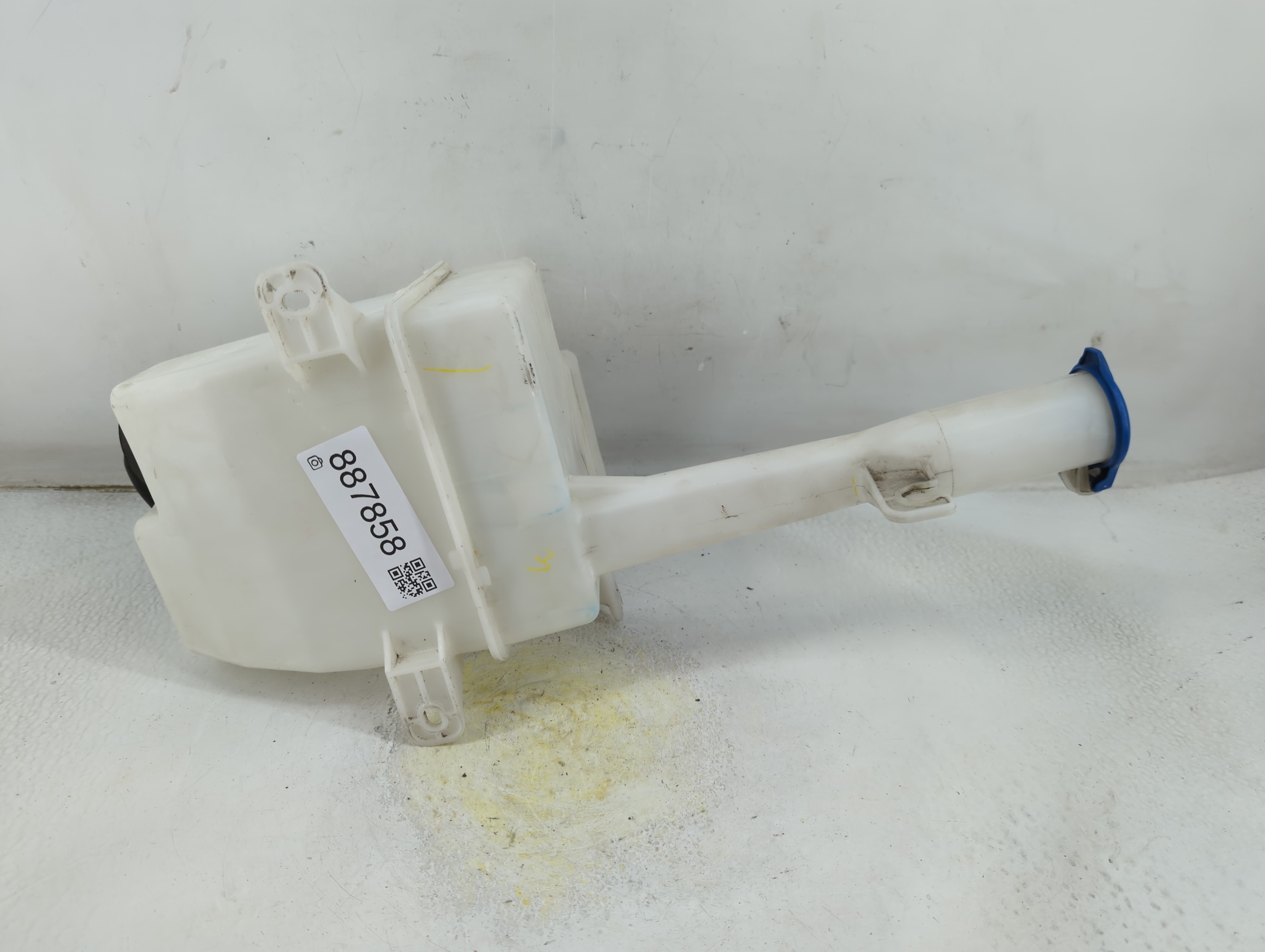 2011-2015 Hyundai Sonata Windshield Washer Fluid Reservoir Bottle Oem 887858 - Oemusedautoparts1.com