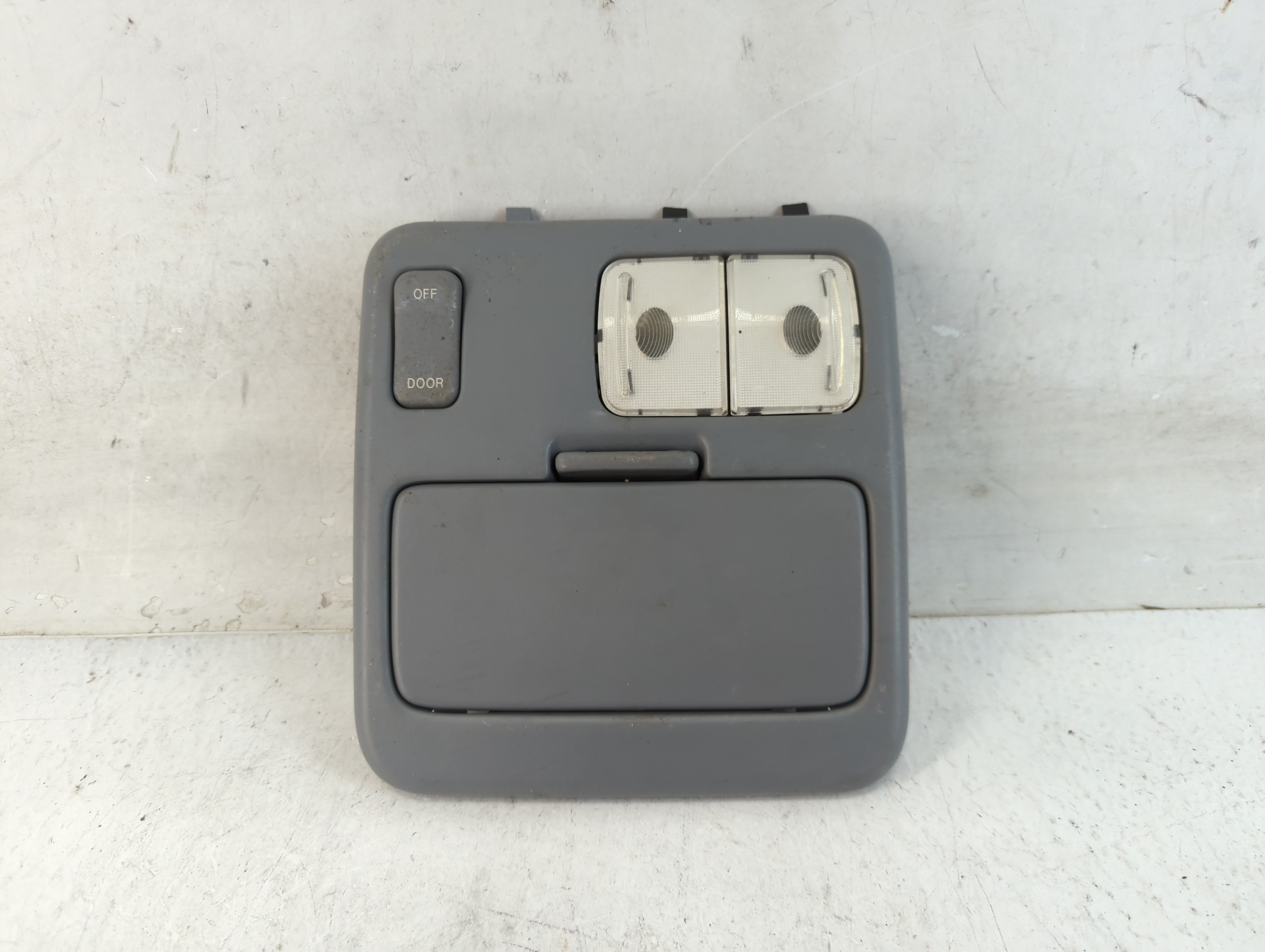 2003 Toyota Tundra Overhead Roof Console 888355 - Oemusedautoparts1.com