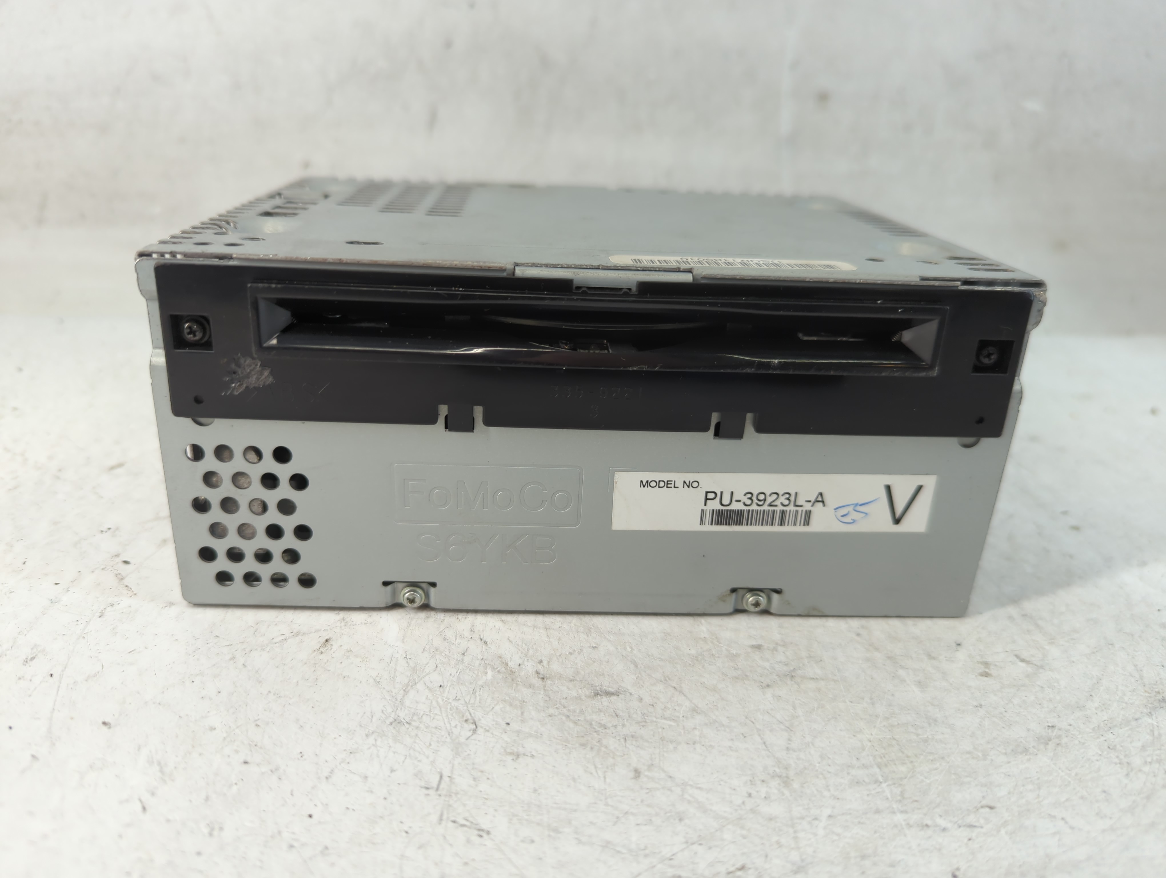 2016-2016 Ford Explorer Am Fm Cd Player Radio Receiver 888438 - Oemusedautoparts1.com