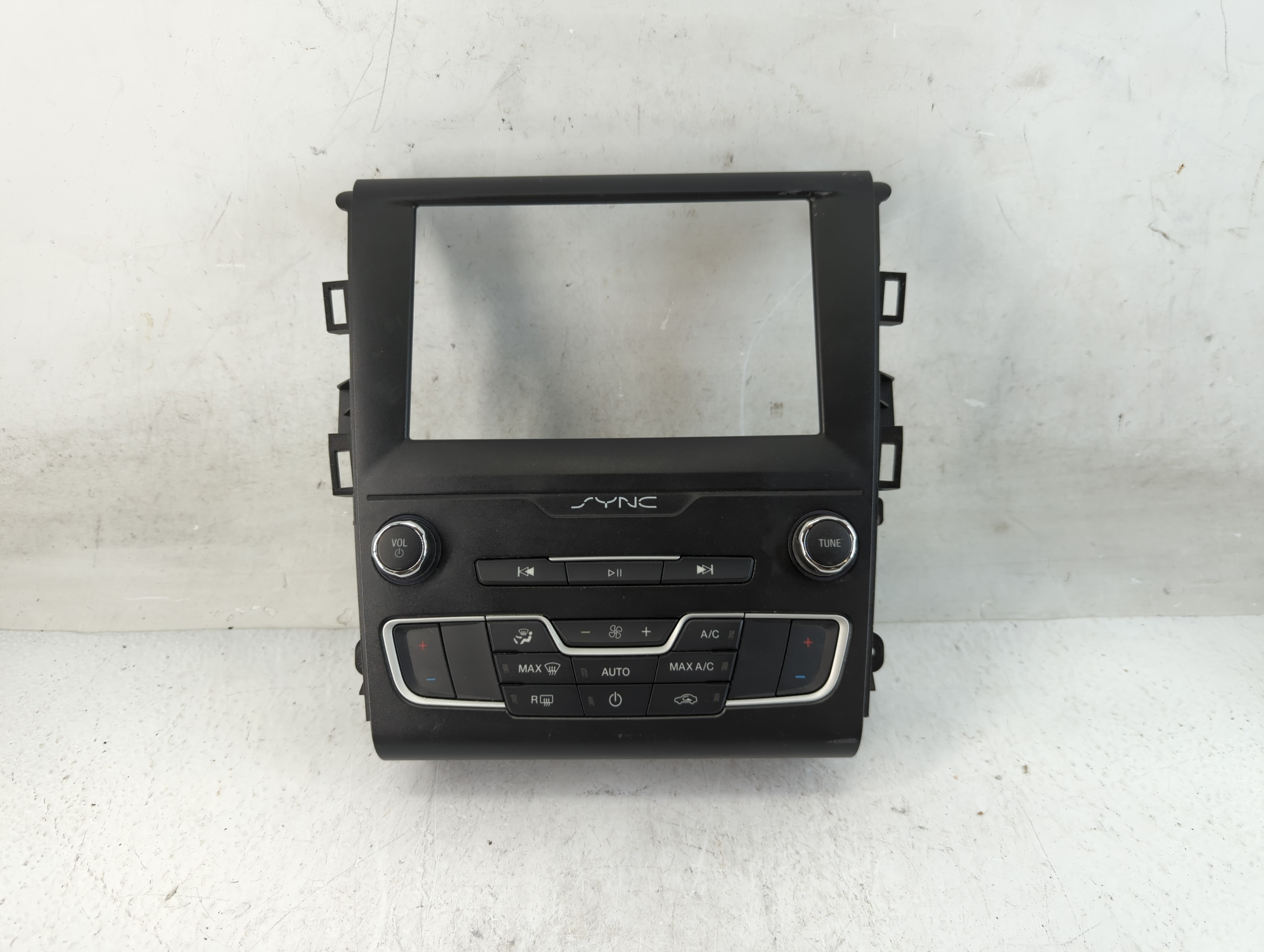 2019-2020 Ford Fusion Am Fm Cd Player Radio Receiver 888477 - Oemusedautoparts1.com