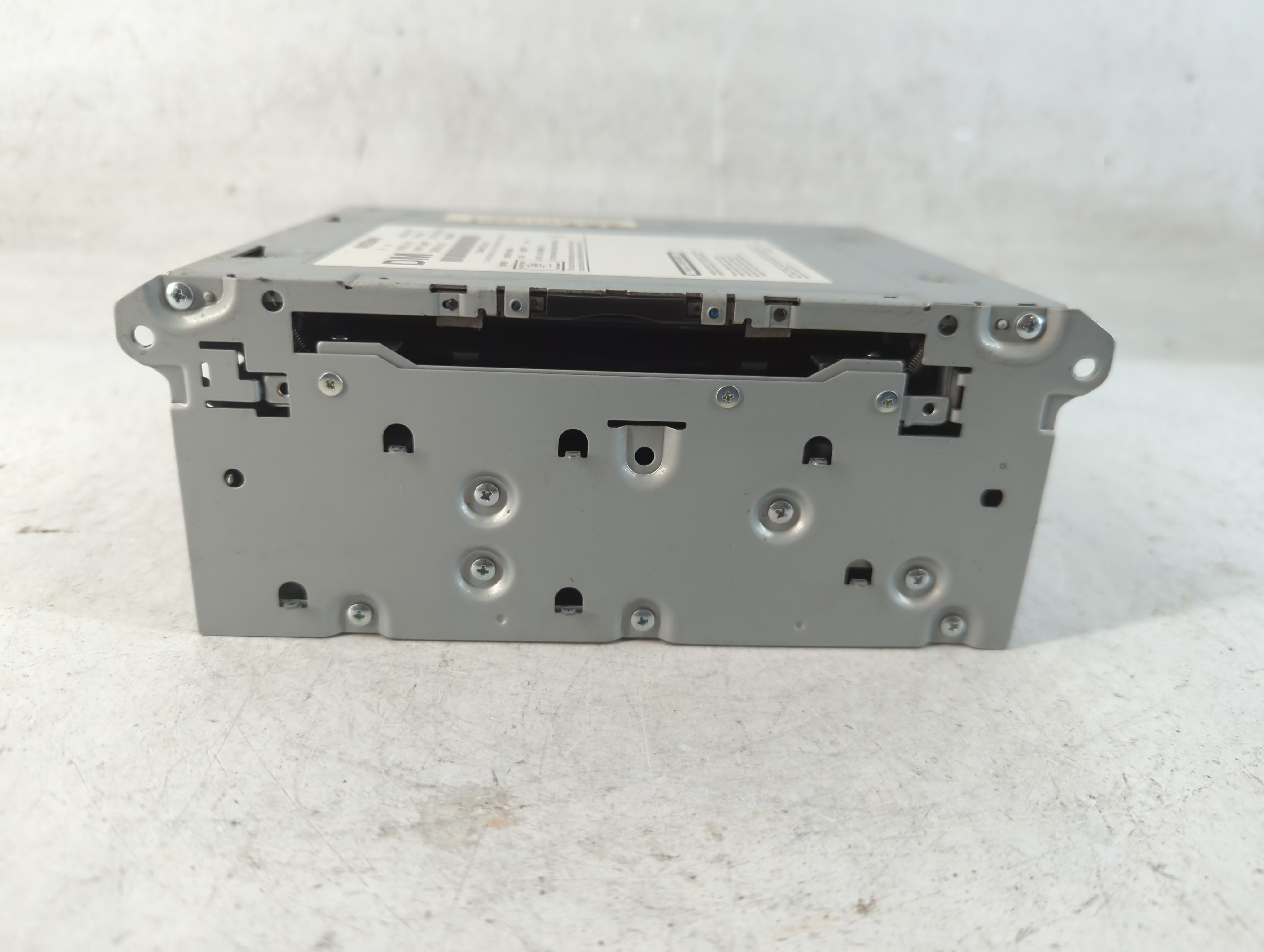 2017-2018 Infiniti Qx30 Am Fm Cd Player Radio Receiver 888585 - Oemusedautoparts1.com