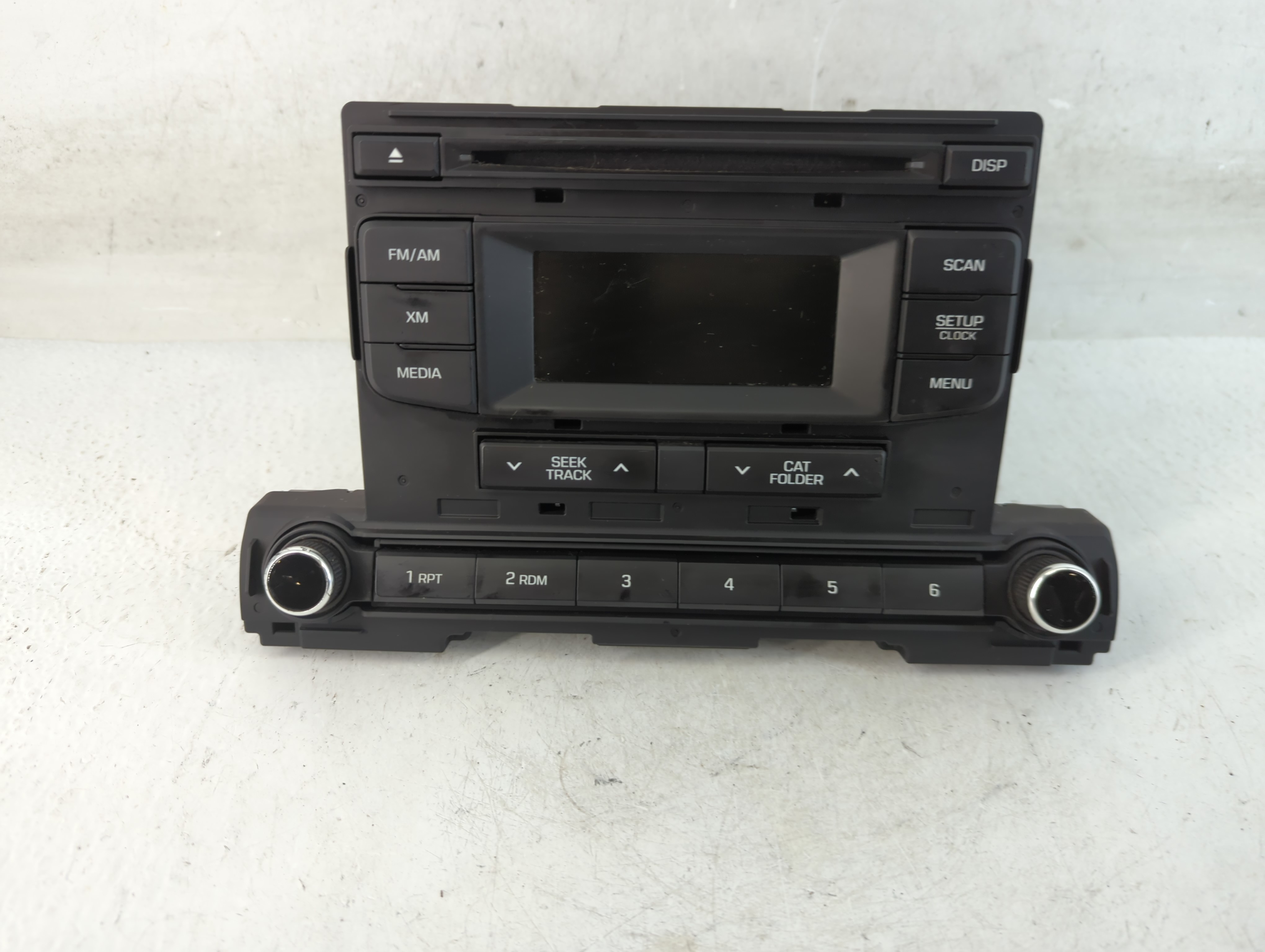 2017-2018 Hyundai Elantra Am Fm Cd Player Radio Receiver 888640 - Oemusedautoparts1.com