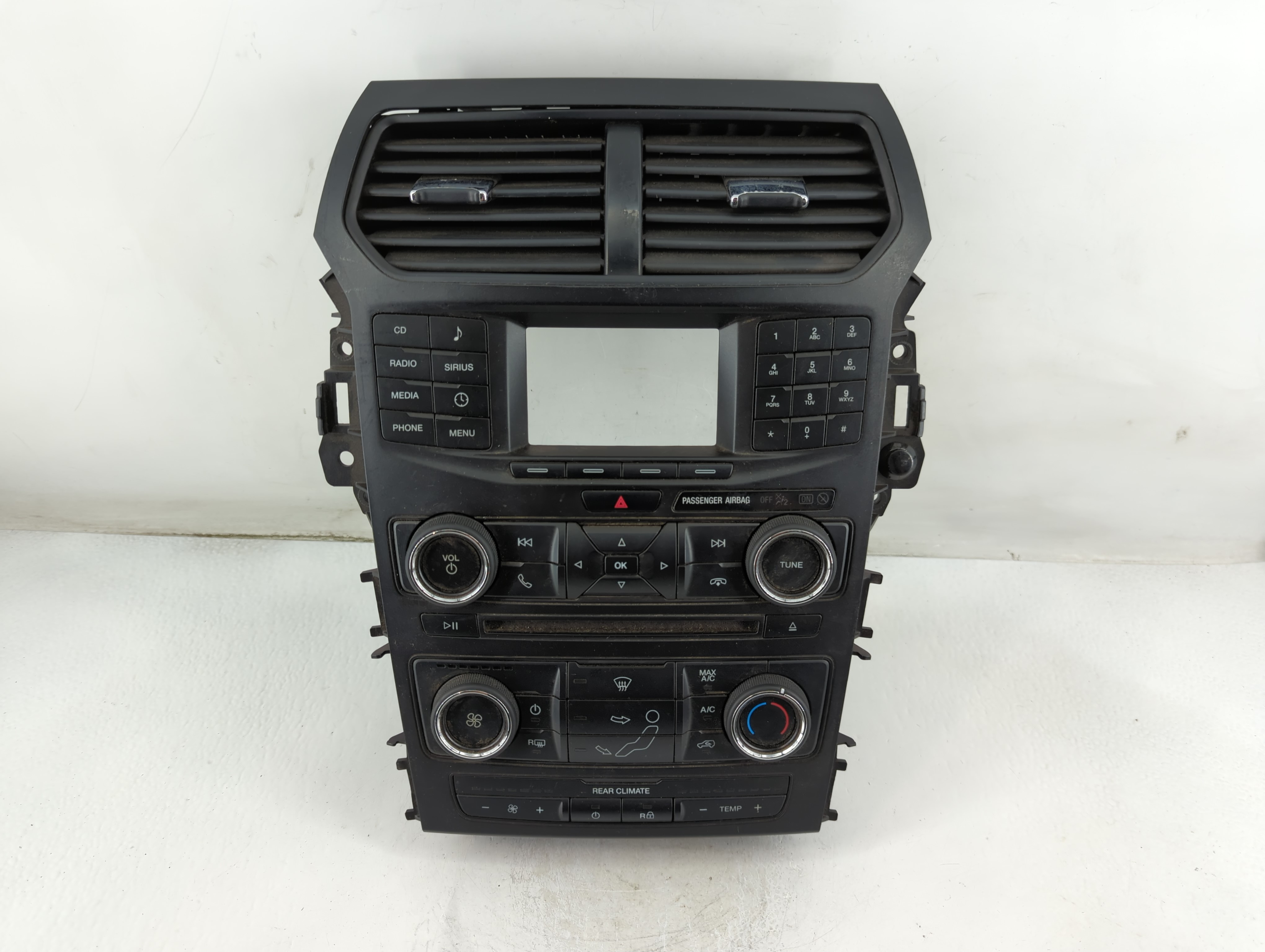 2016-2018 Ford Explorer Am Fm Cd Player Radio Receiver 888687 - Oemusedautoparts1.com