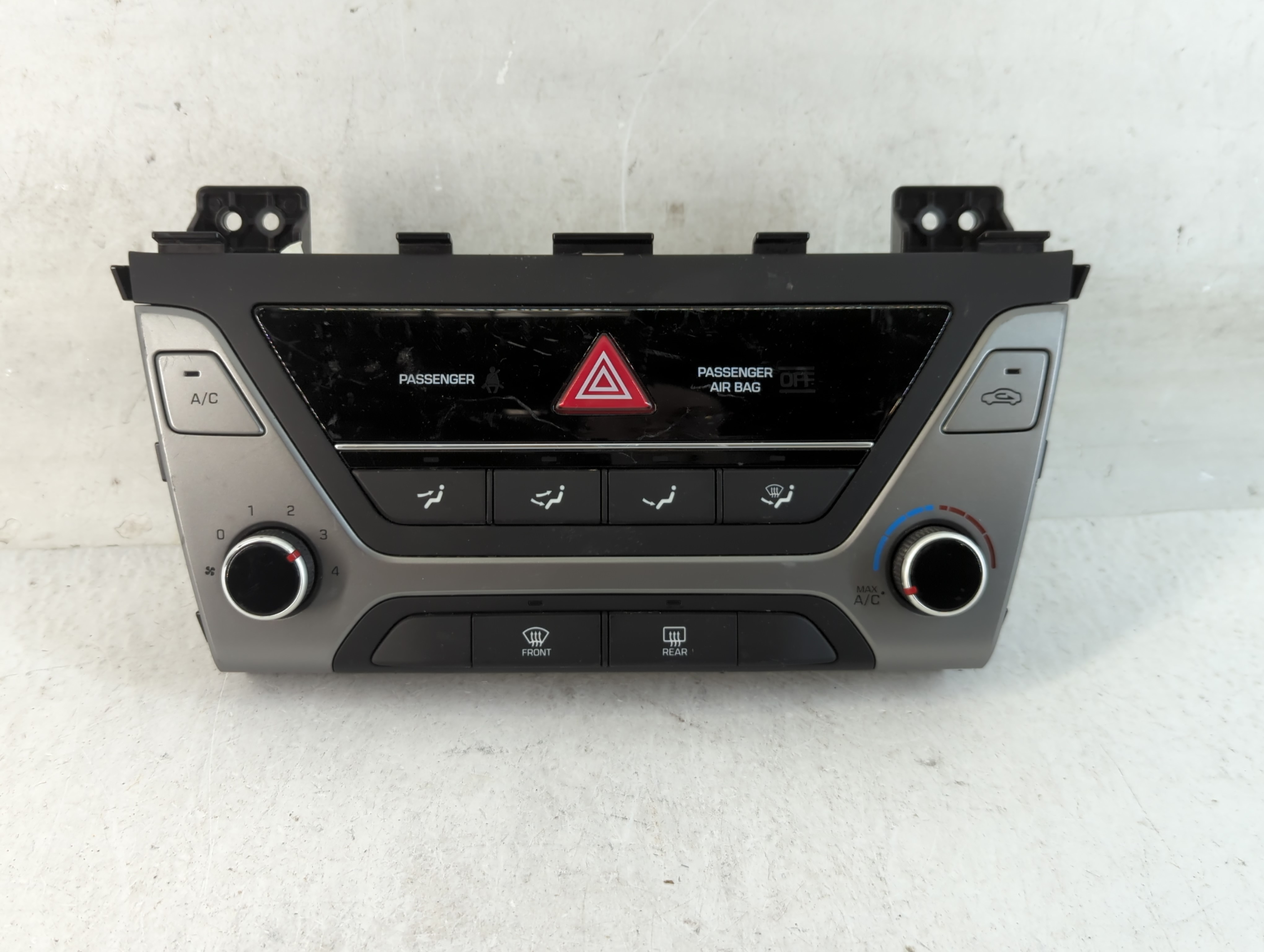 2017-2018 Hyundai Elantra Ac Heater Climate Control 97250-f20614x 888884 - Oemusedautoparts1.com