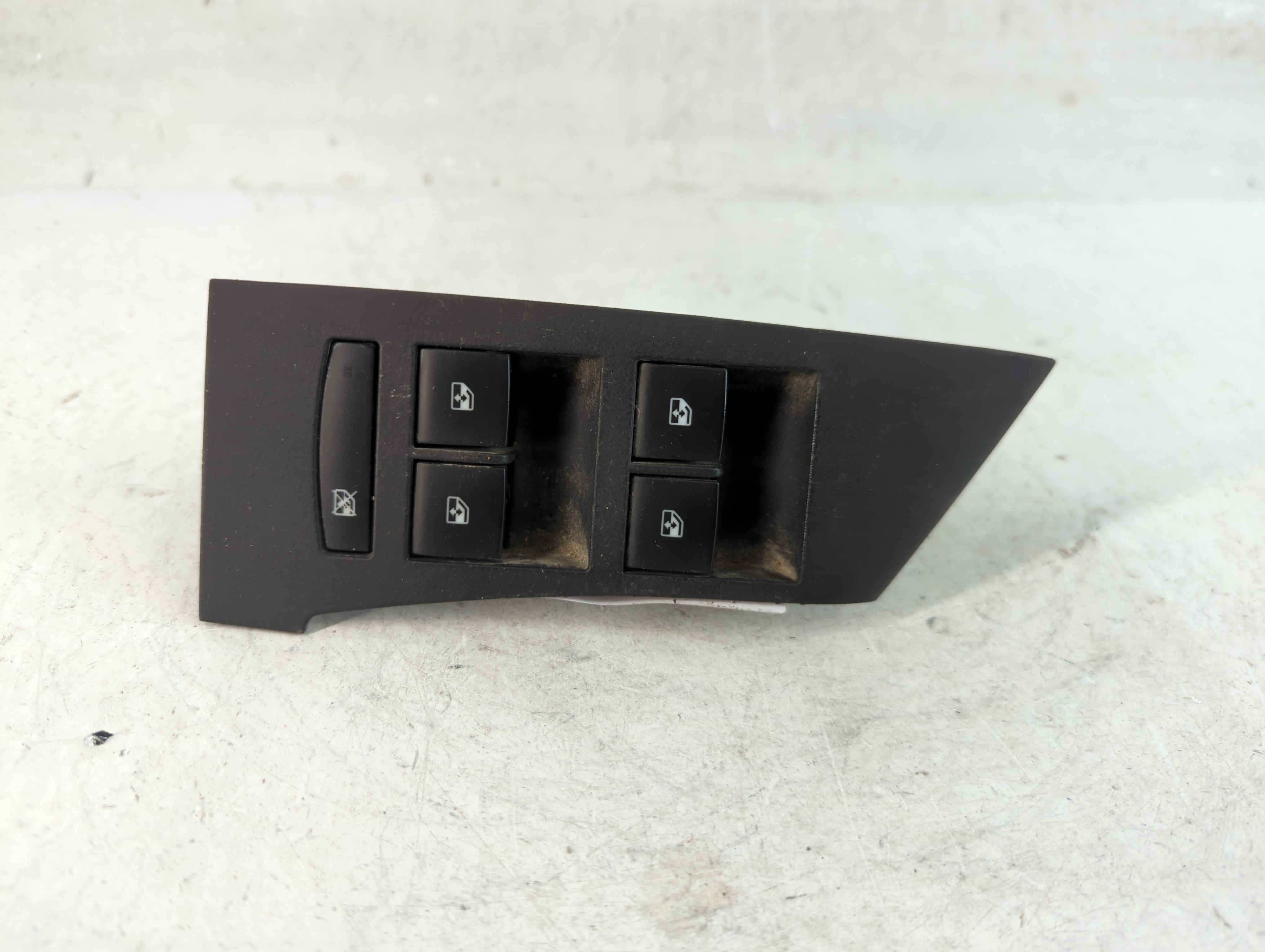 2015-2017 Buick Verano Driver Left Door Master Power Window Switch 888942 - Oemusedautoparts1.com
