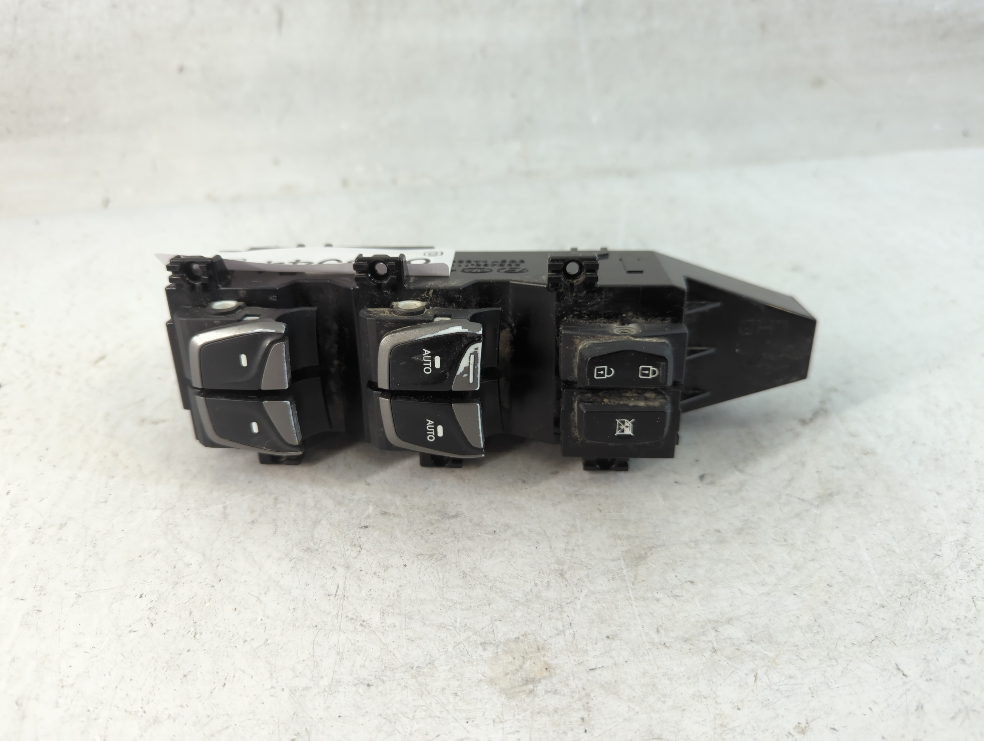 Picture of 2017-2018 Hyundai Santa Fe Driver Left Door Master Power Window Switch 888944