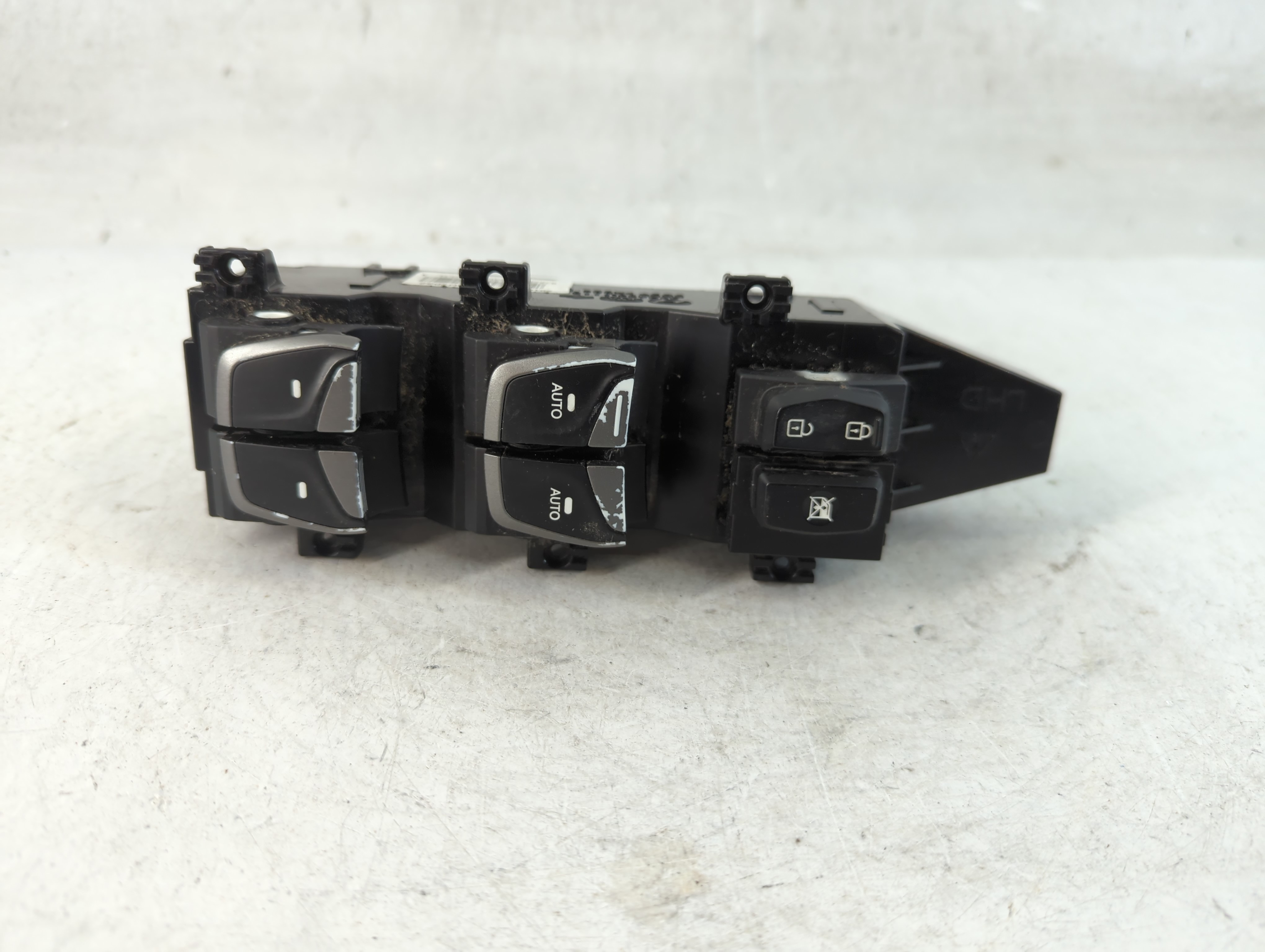 Picture of 2013-2018 Hyundai Santa Fe Driver Left Door Master Power Window Switch 888947