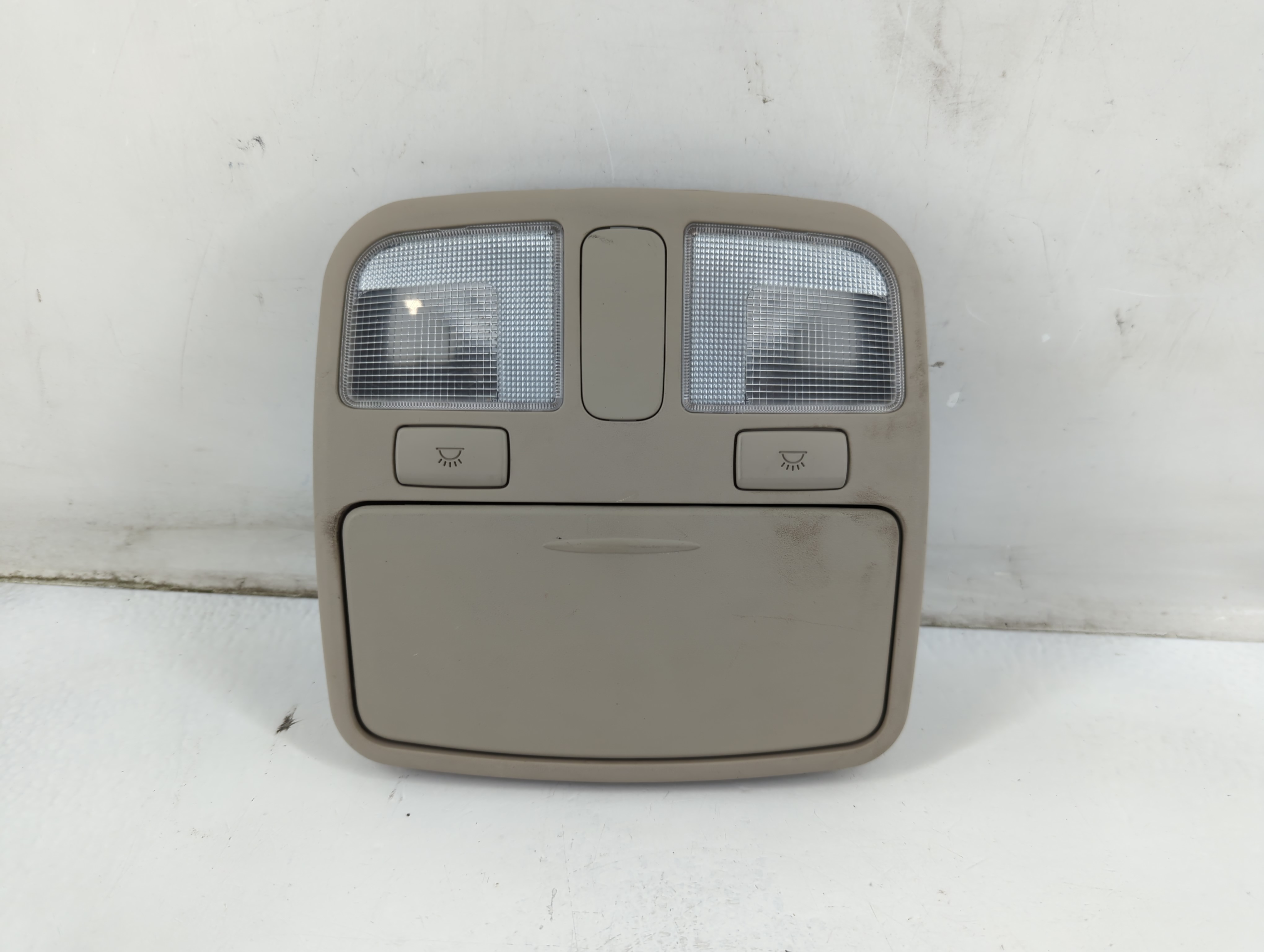 2008 Hyundai Sonata Overhead Roof Console 889046 - Oemusedautoparts1.com