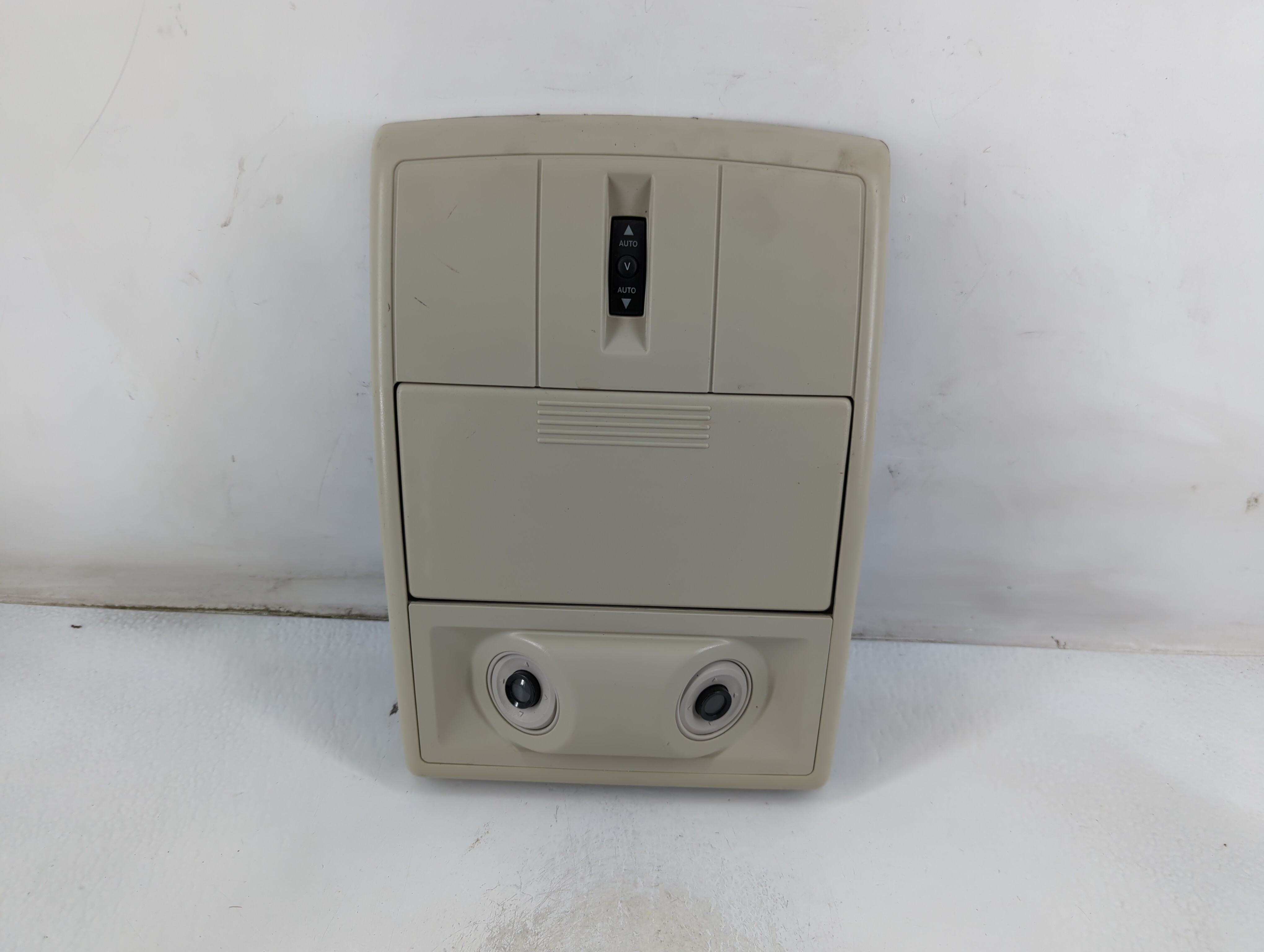 2014 Dodge Journey Overhead Roof Console 889052 - Oemusedautoparts1.com