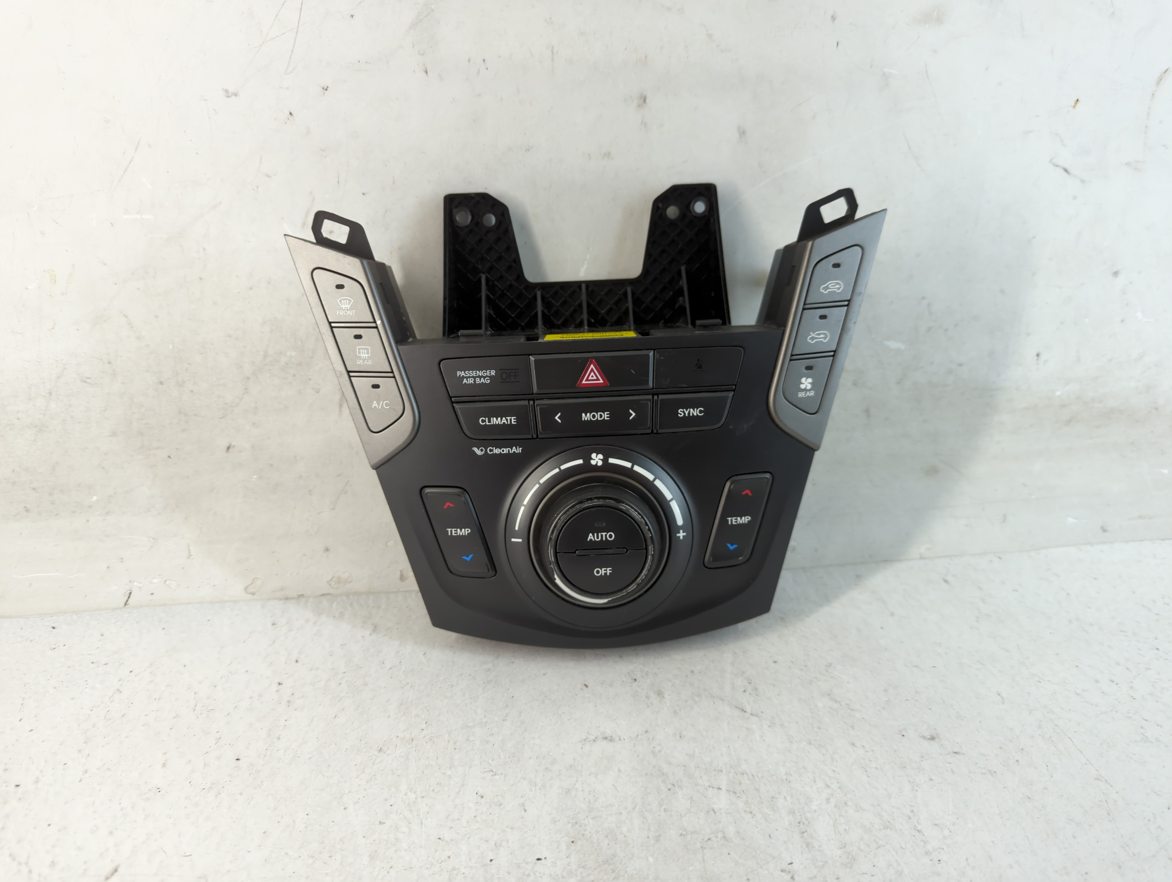 2017-2018 Hyundai Santa Fe Ac Heater Climate Control 97250-b8ef0nn5 889053 - Oemusedautoparts1.com