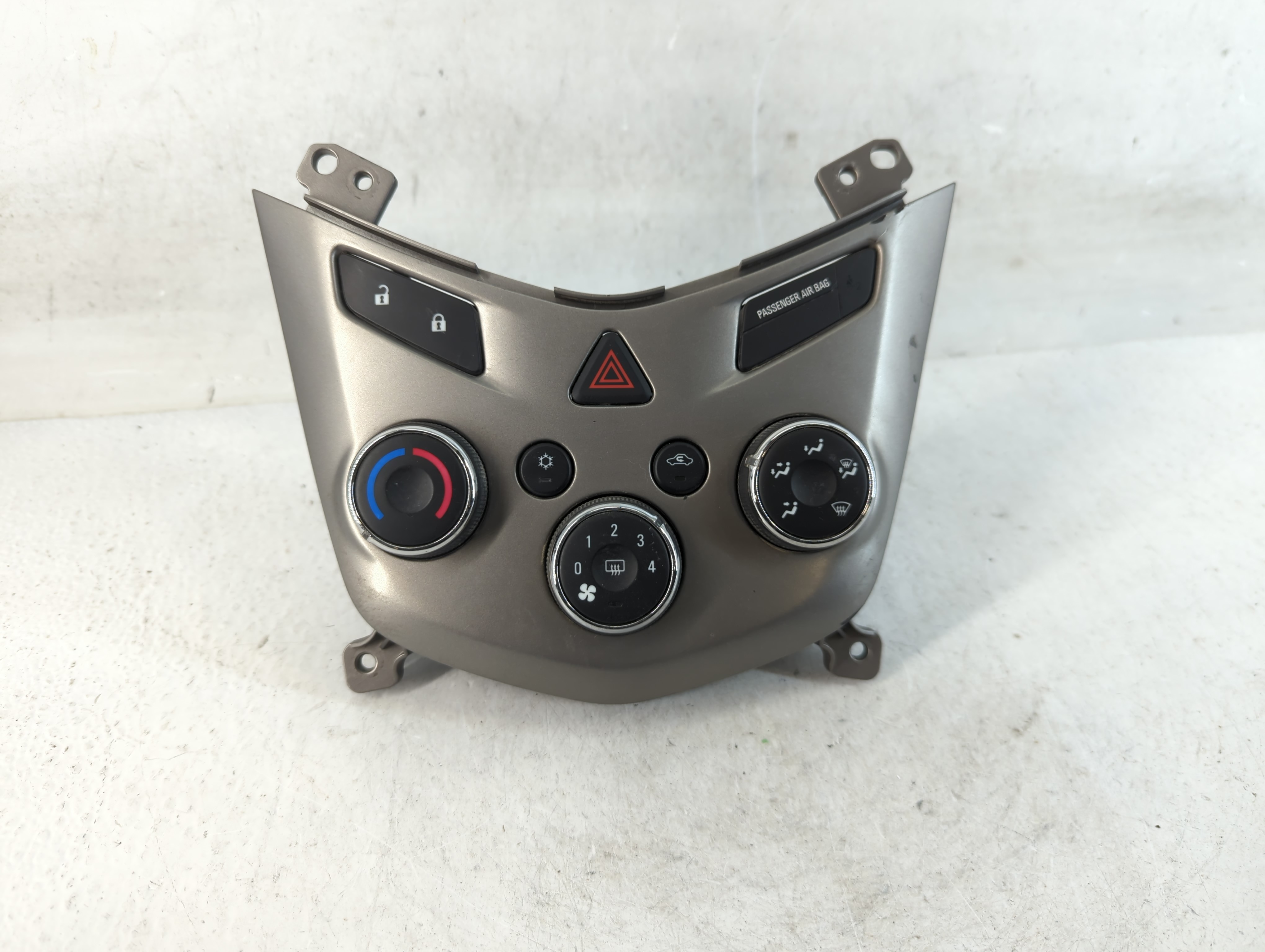 2013-2013 Chevrolet Sonic Ac Heater Climate Control 95104394 889057 - Oemusedautoparts1.com