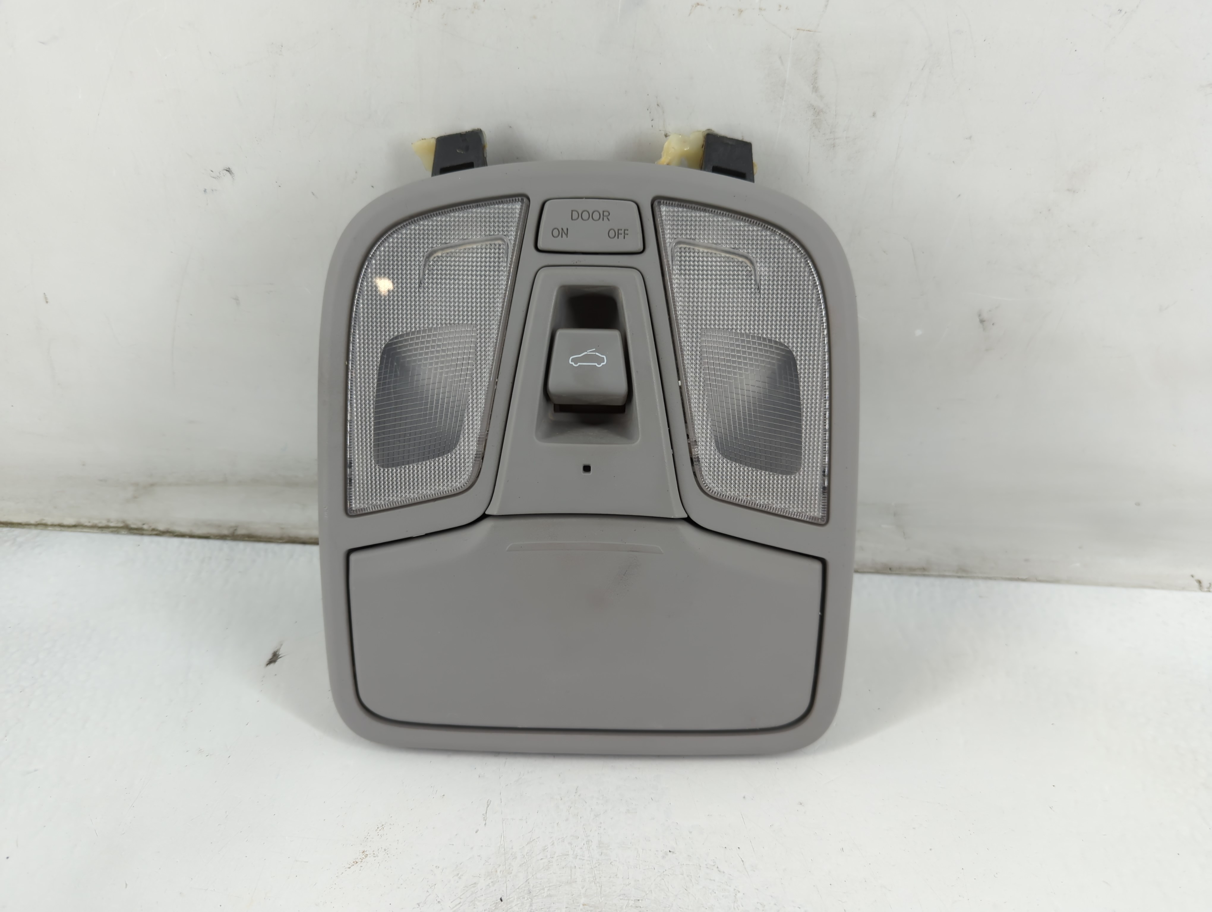 2015 Dodge Journey Overhead Roof Console 889058 - Oemusedautoparts1.com
