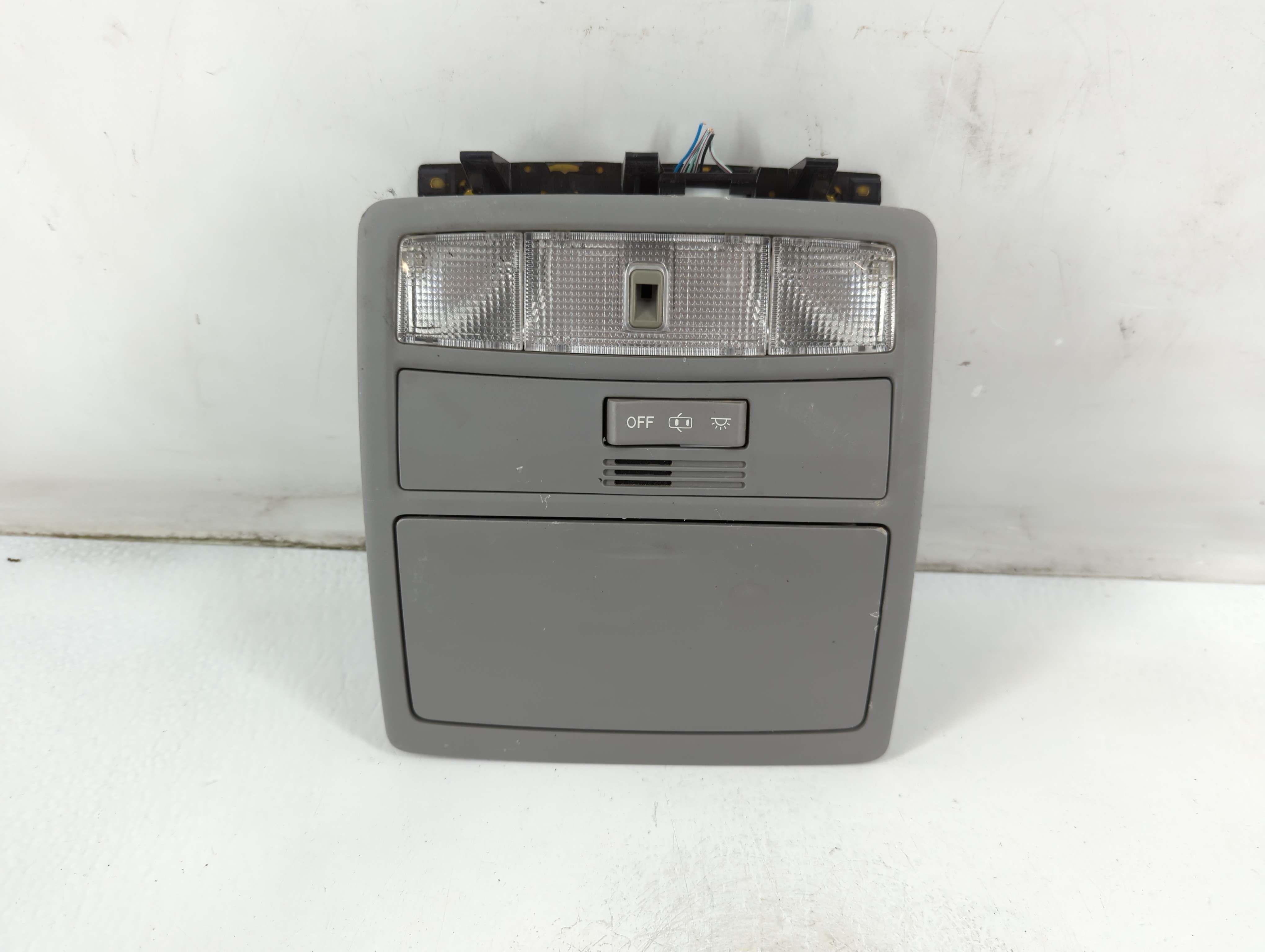 2013 Toyota Highlander Overhead Roof Console 889111 - Oemusedautoparts1.com
