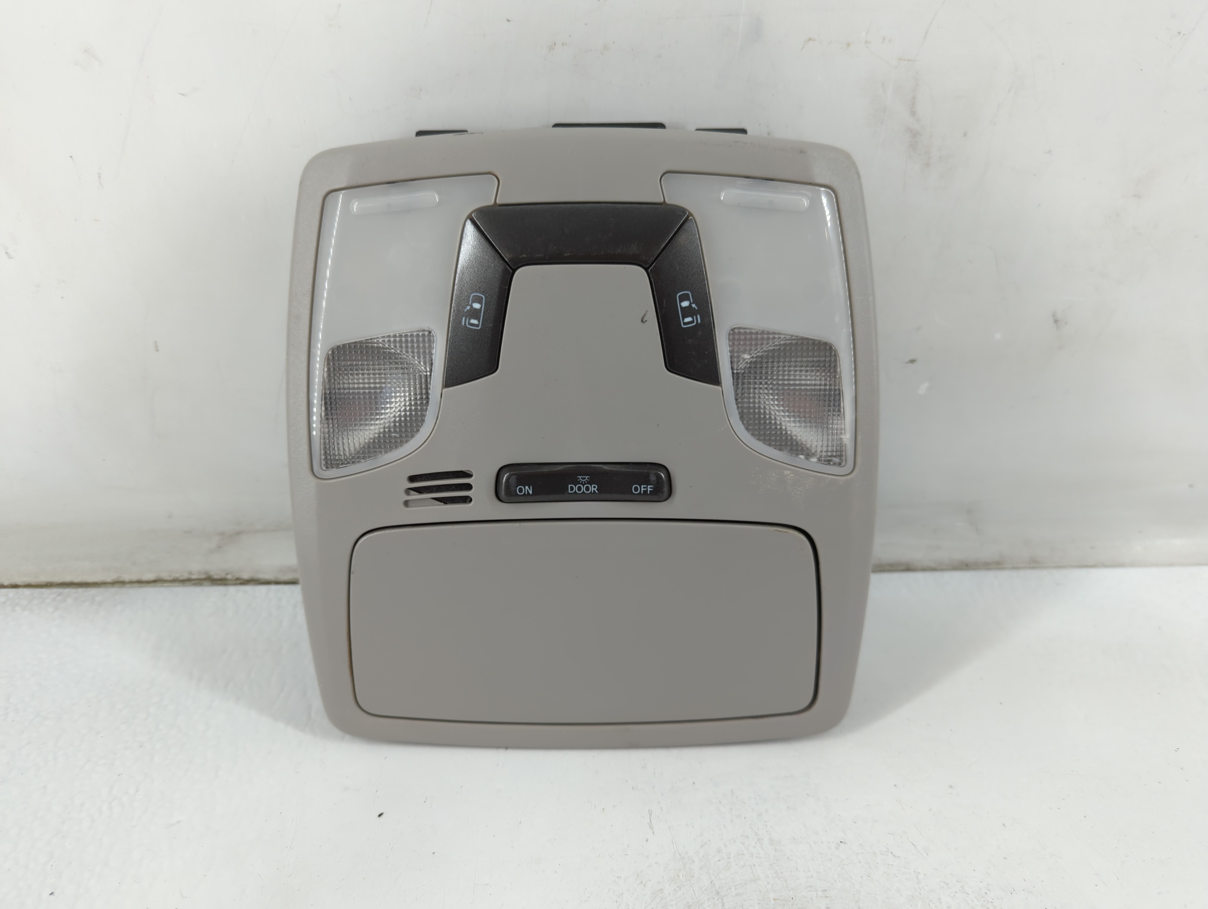 2015 Toyota Sienna Overhead Roof Console 889116 - Oemusedautoparts1.com