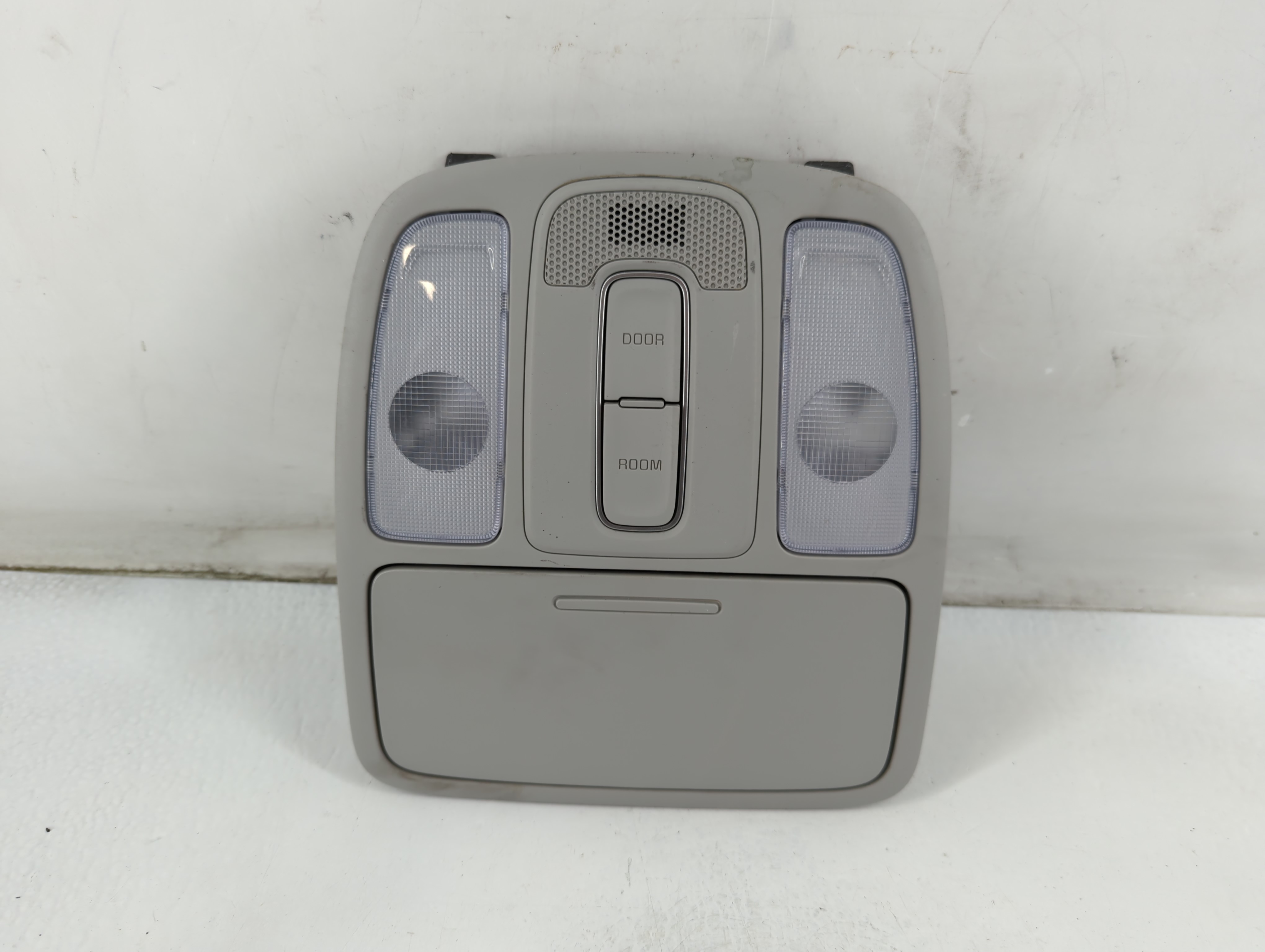 2019 Kia Soul Overhead Roof Console 889119 - Oemusedautoparts1.com