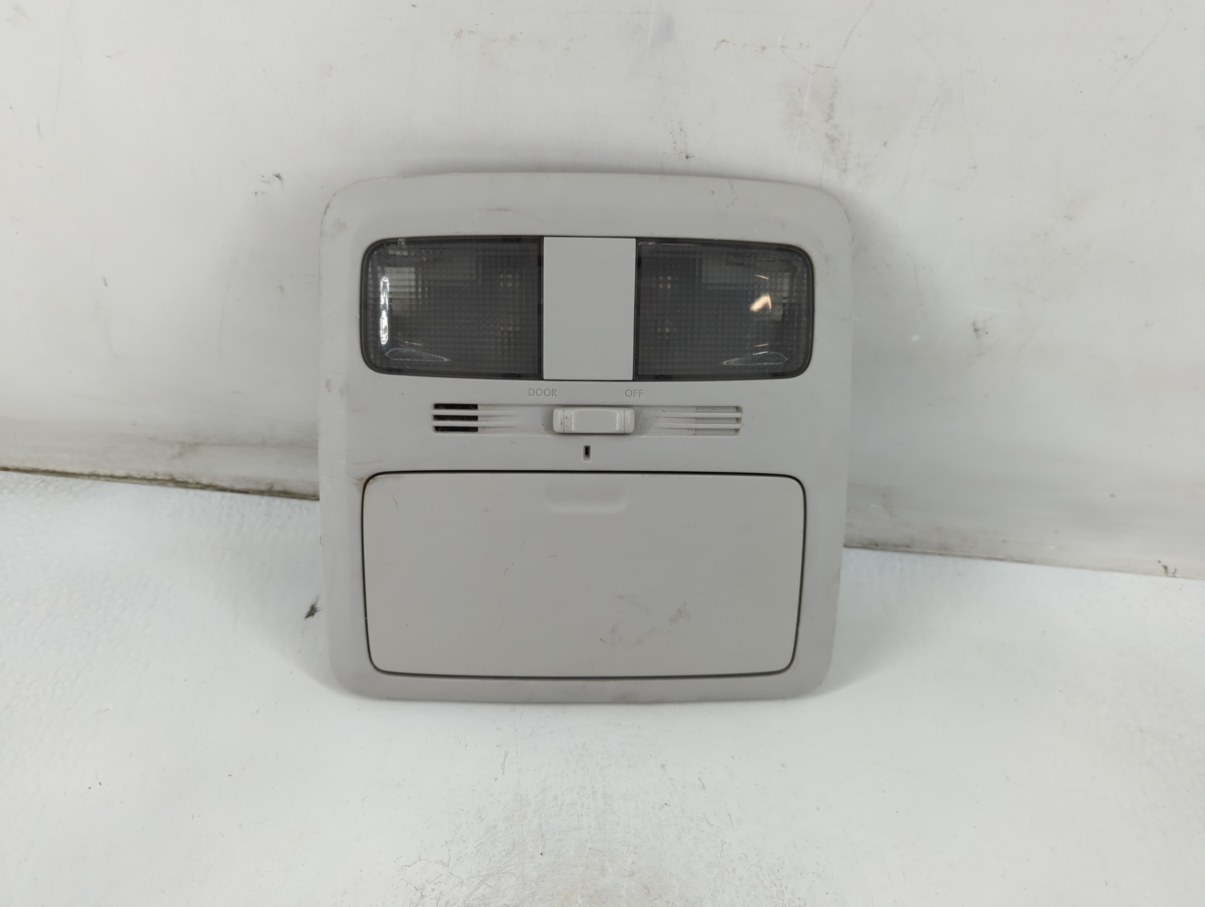 2015 Subaru Forester Overhead Roof Console 889131 - Oemusedautoparts1.com