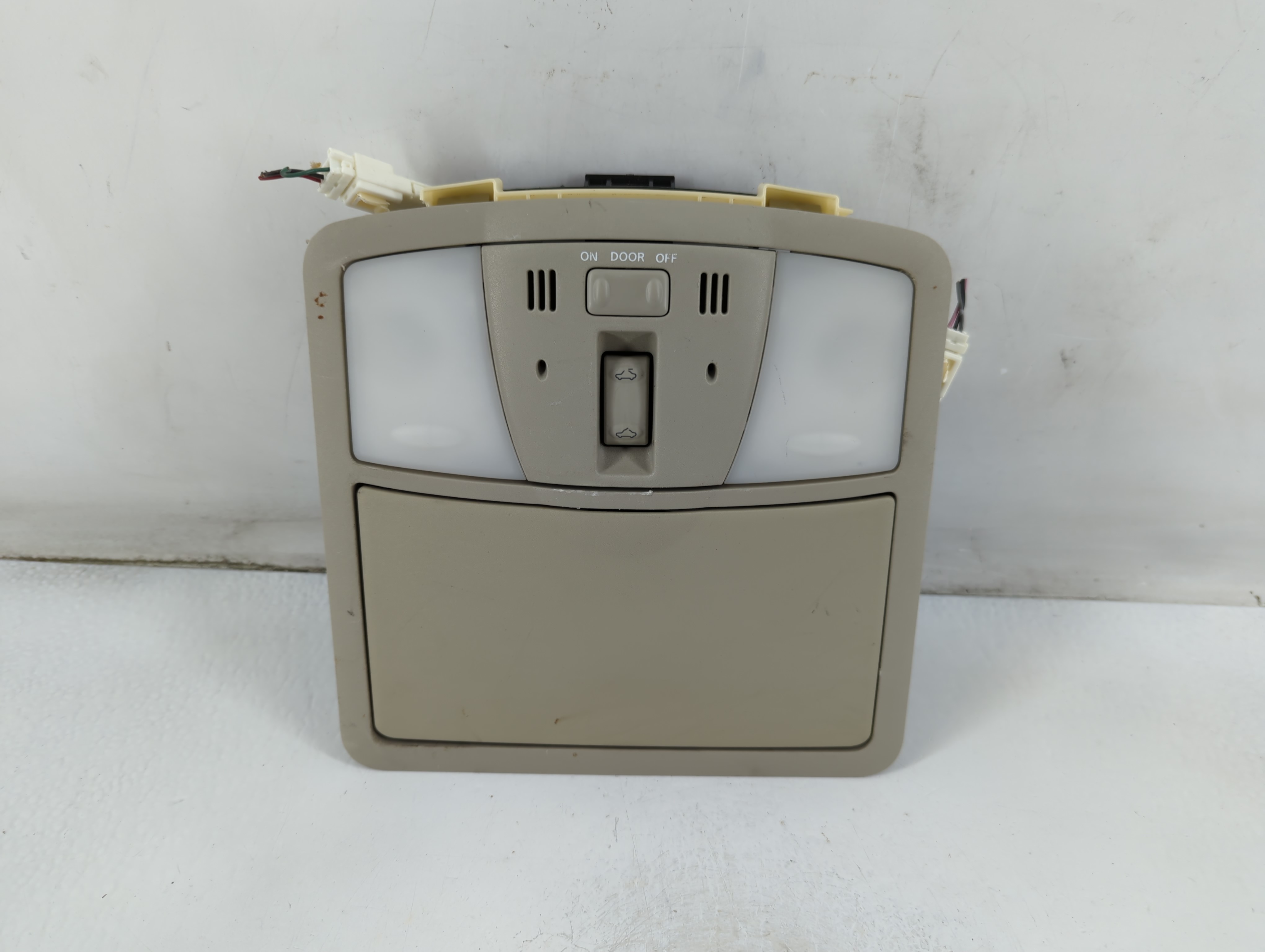 2007 Infiniti G35 Overhead Roof Console 889132 - Oemusedautoparts1.com