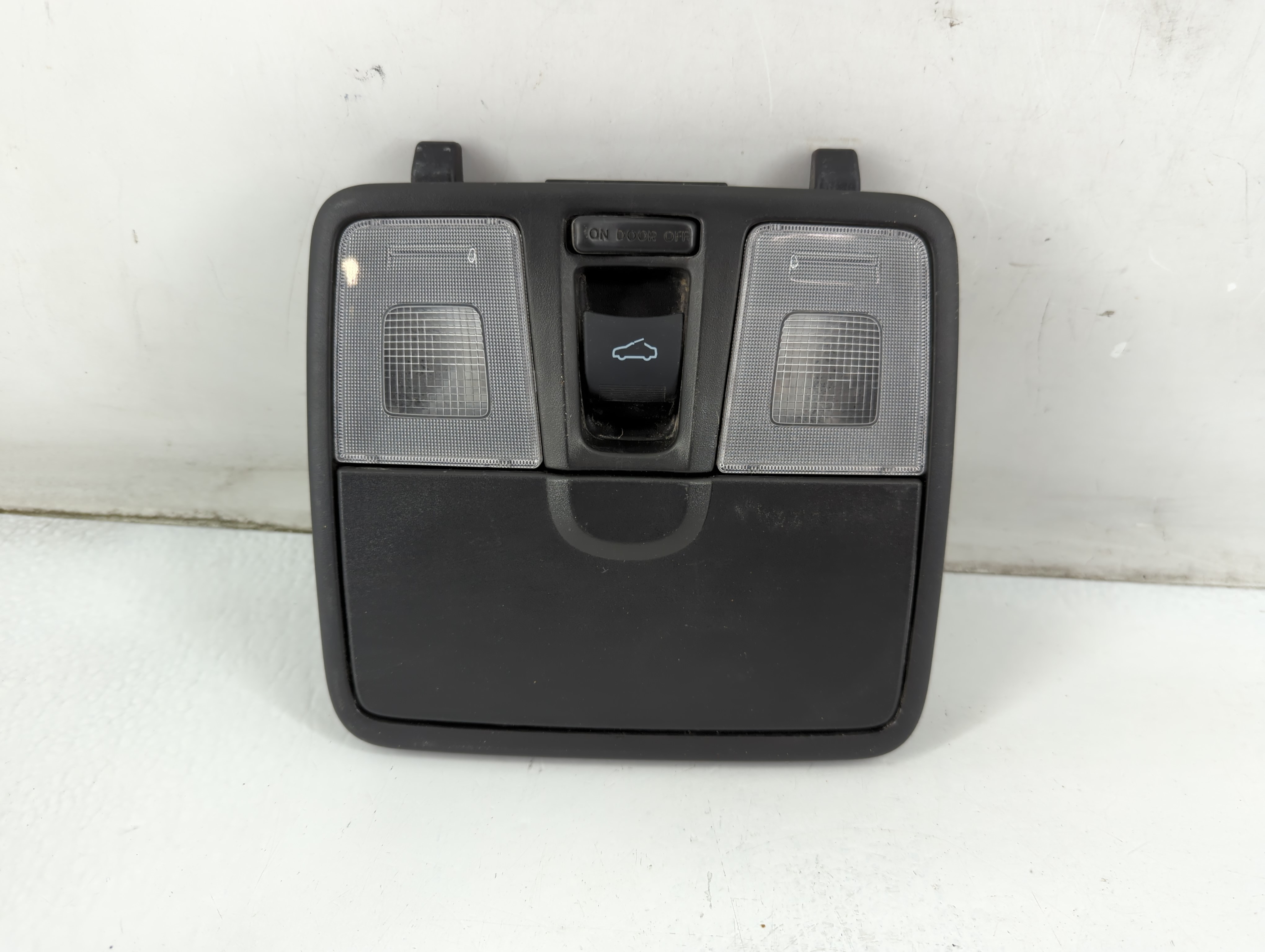 2017 Hyundai Veloster Overhead Roof Console 889137 - Oemusedautoparts1.com
