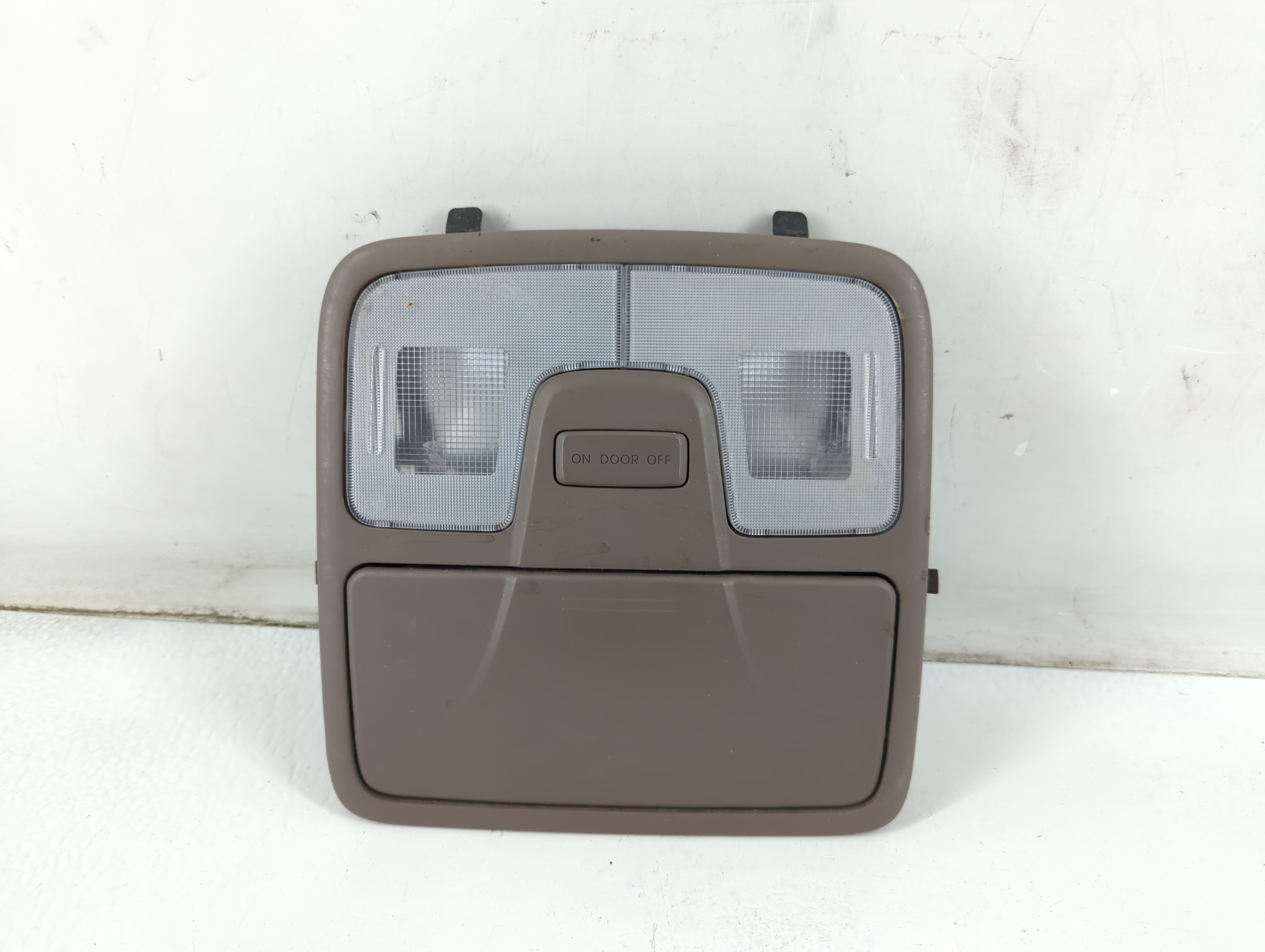 2015 Hyundai Tucson Overhead Roof Console 889147 - Oemusedautoparts1.com